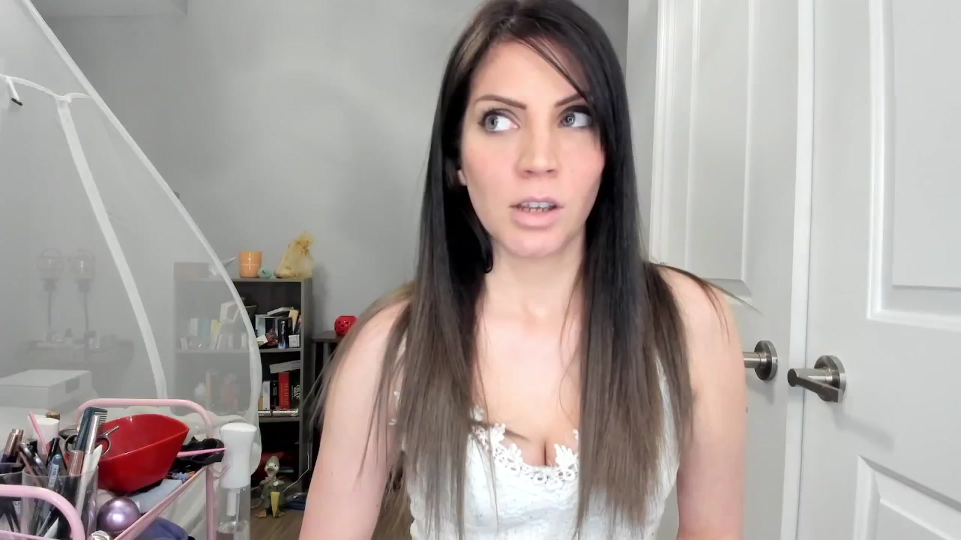Gallery image thumbnail from Laurel's myfreecams stream on, 02/26/2025, 07:27 image 7 of 20