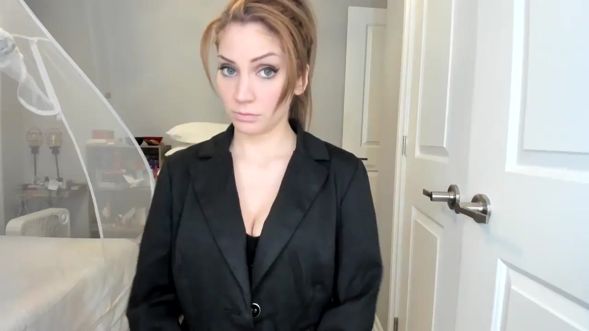 Gallery image thumbnail from Laurel's myfreecams stream on, 04/04/2025, 04:36 image 5 of 20