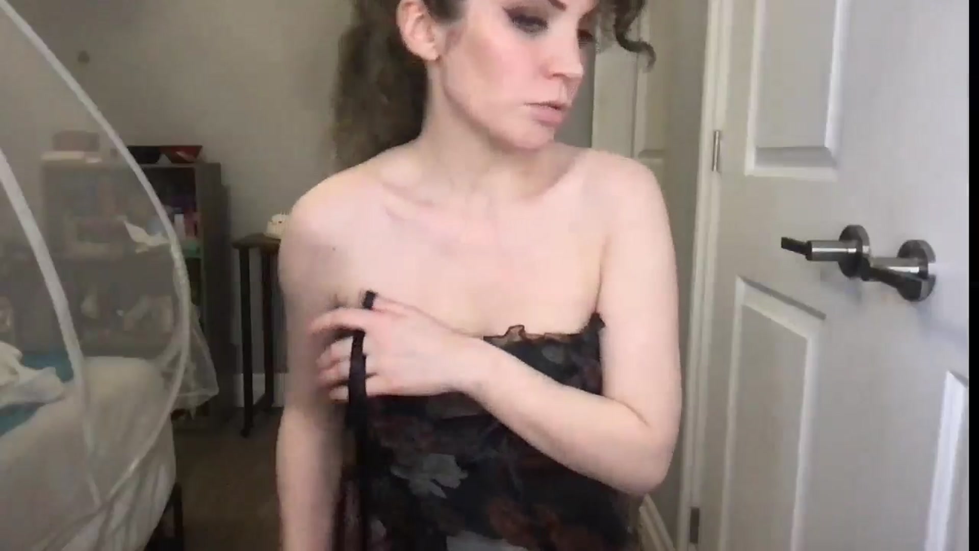 Gallery image thumbnail from Laurel's myfreecams stream on, 04/06/2025, 07:48 image 2 of 20
