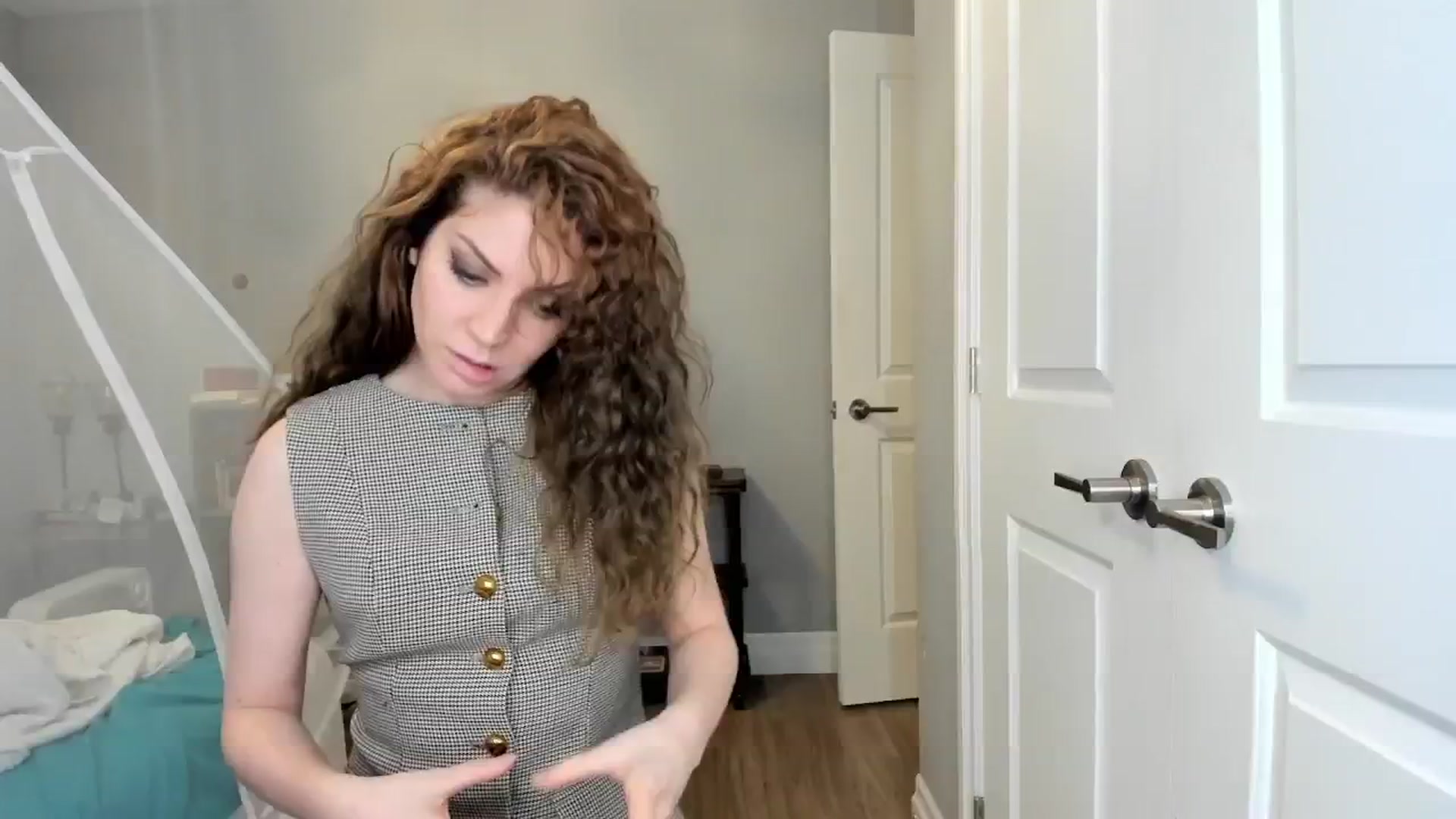 Gallery image thumbnail from Laurel's myfreecams stream on, 04/08/2025, 05:20 image 11 of 20