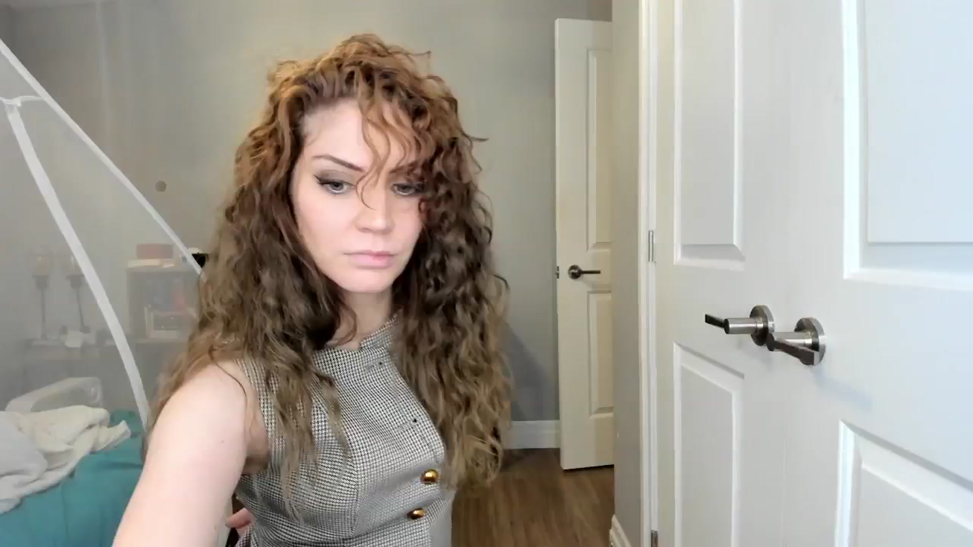 Gallery image thumbnail from Laurel's myfreecams stream on, 04/08/2025, 05:20 image 14 of 20