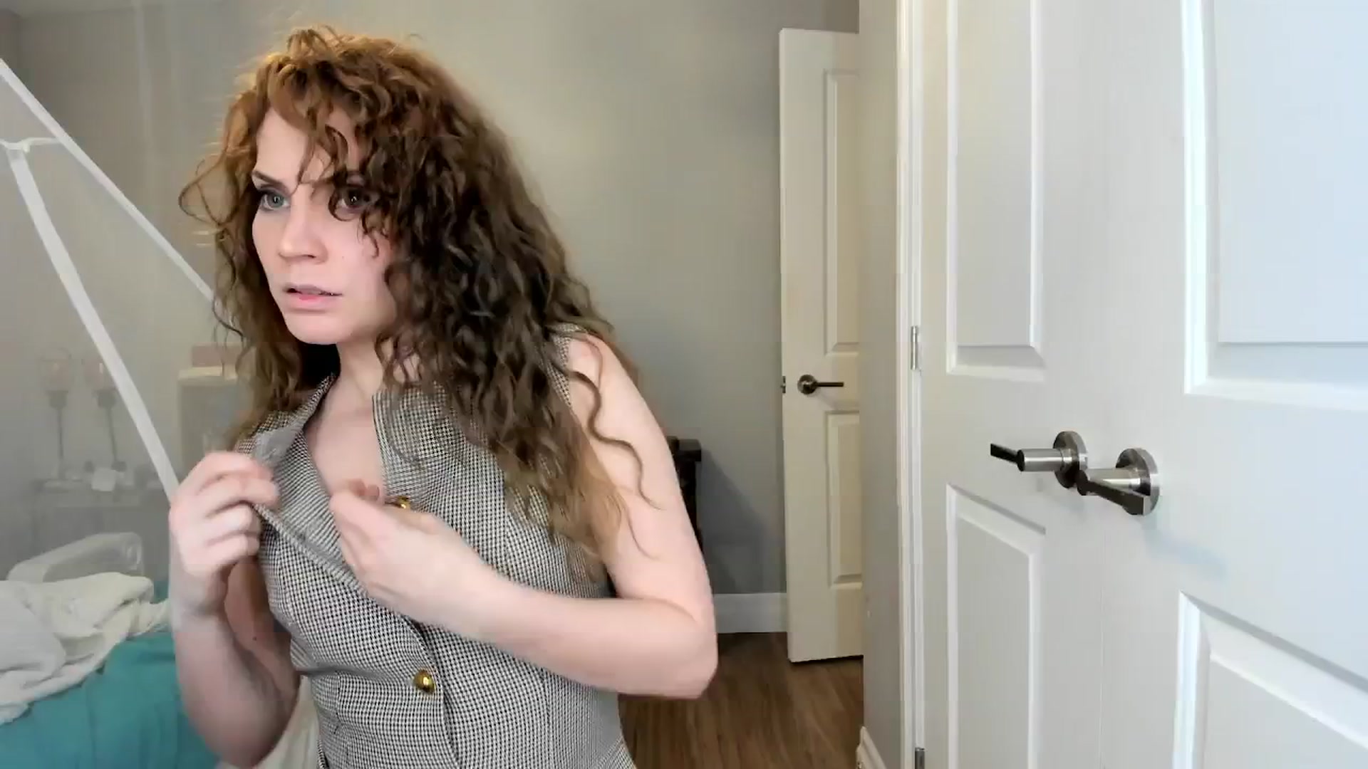 Gallery image thumbnail from Laurel's myfreecams stream on, 04/08/2025, 05:20 image 4 of 20