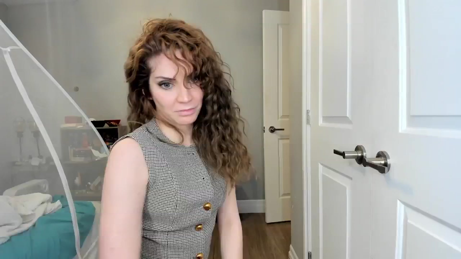Gallery image thumbnail from Laurel's myfreecams stream on, 04/08/2025, 05:20 image 6 of 20