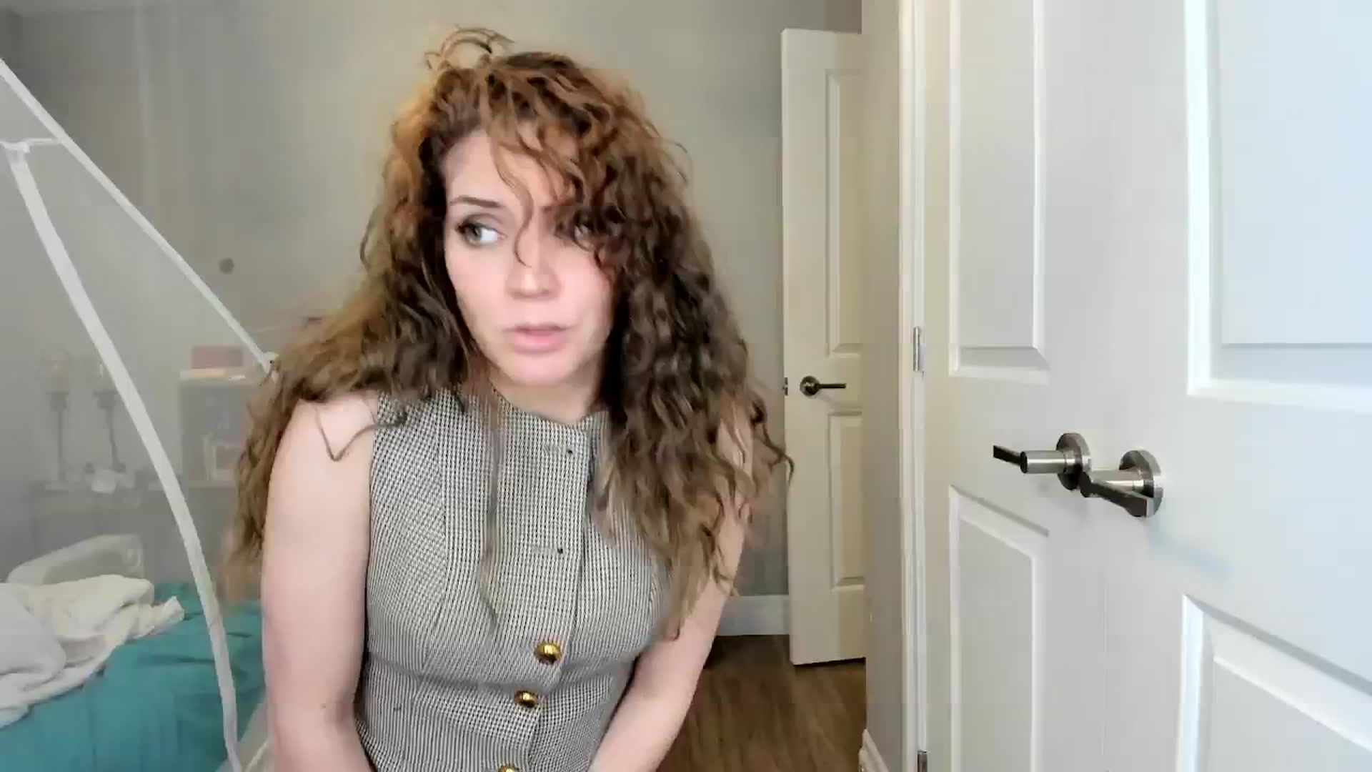 Gallery image thumbnail from Laurel's myfreecams stream on, 04/08/2025, 05:20 image 9 of 20