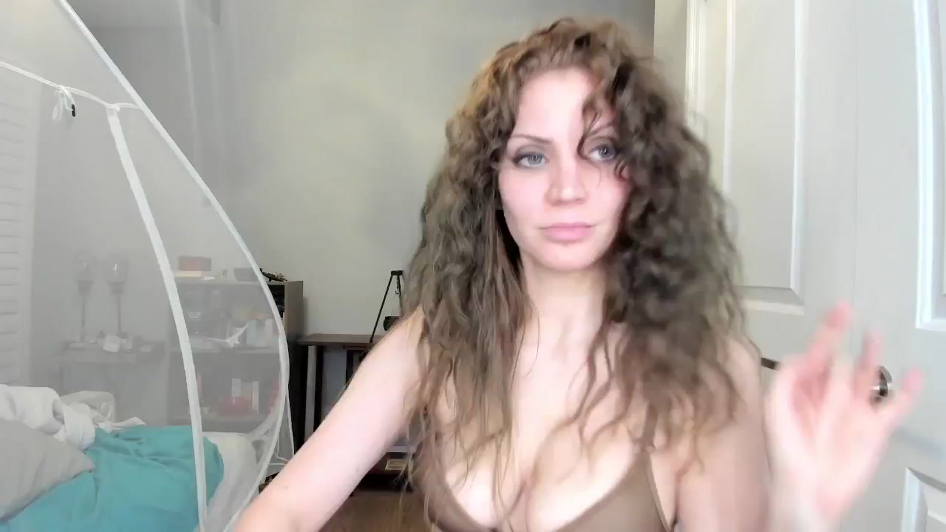 Gallery image thumbnail from Laurel's myfreecams stream on, 04/24/2025, 08:24 image 3 of 20
