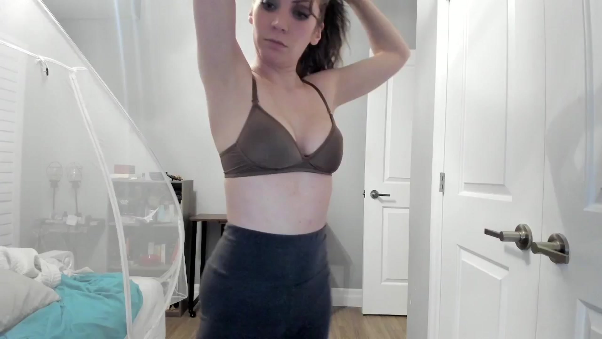 Gallery image thumbnail from Laurel's myfreecams stream on, 04/24/2025, 08:24 image 14 of 20