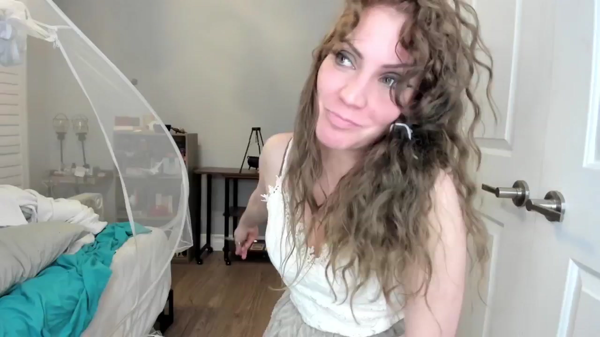 Gallery image thumbnail from Laurel's myfreecams stream on, 04/27/2025, 06:22 image 2 of 20