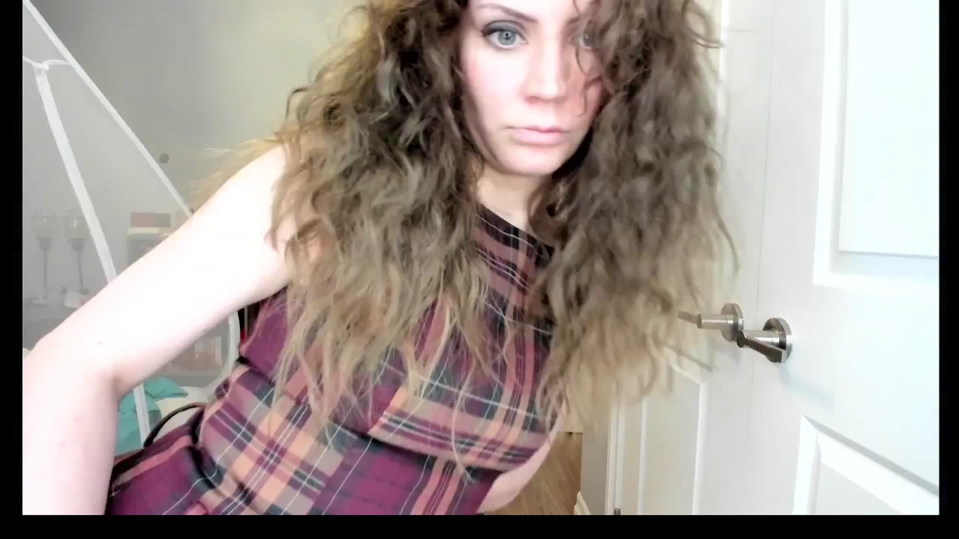 Gallery image thumbnail from Laurel's myfreecams stream on, 04/29/2025, 06:03 image 17 of 20
