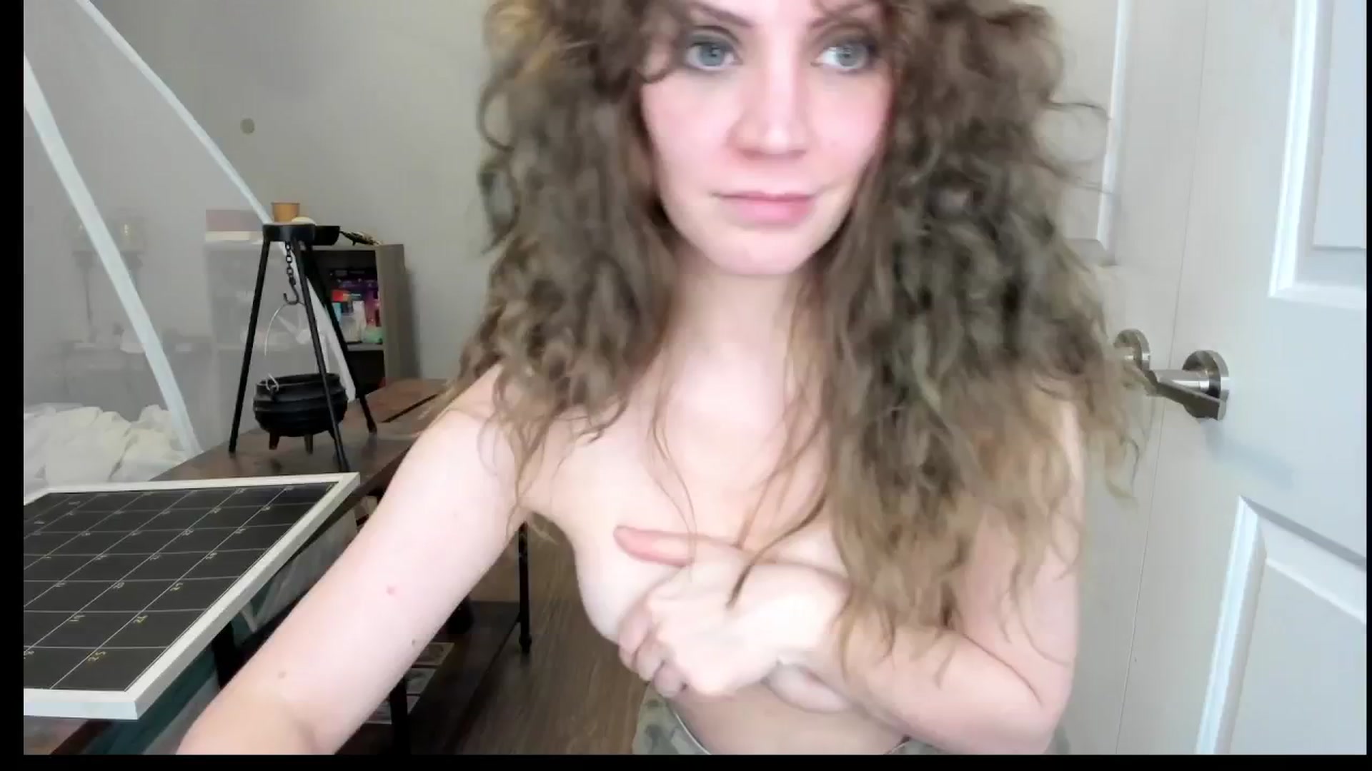 Gallery image thumbnail from Laurel's myfreecams stream on, 05/03/2025, 07:03 image 13 of 20