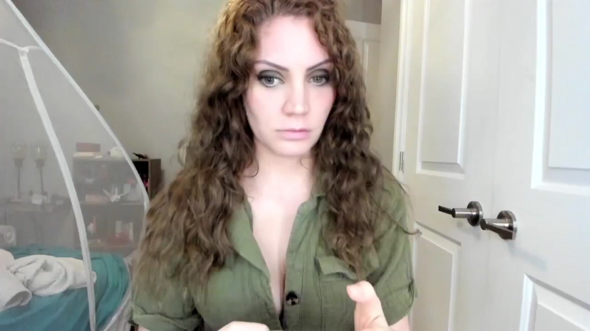 Gallery image thumbnail from Laurel's myfreecams stream on, 05/15/2025, 04:04 image 16 of 20