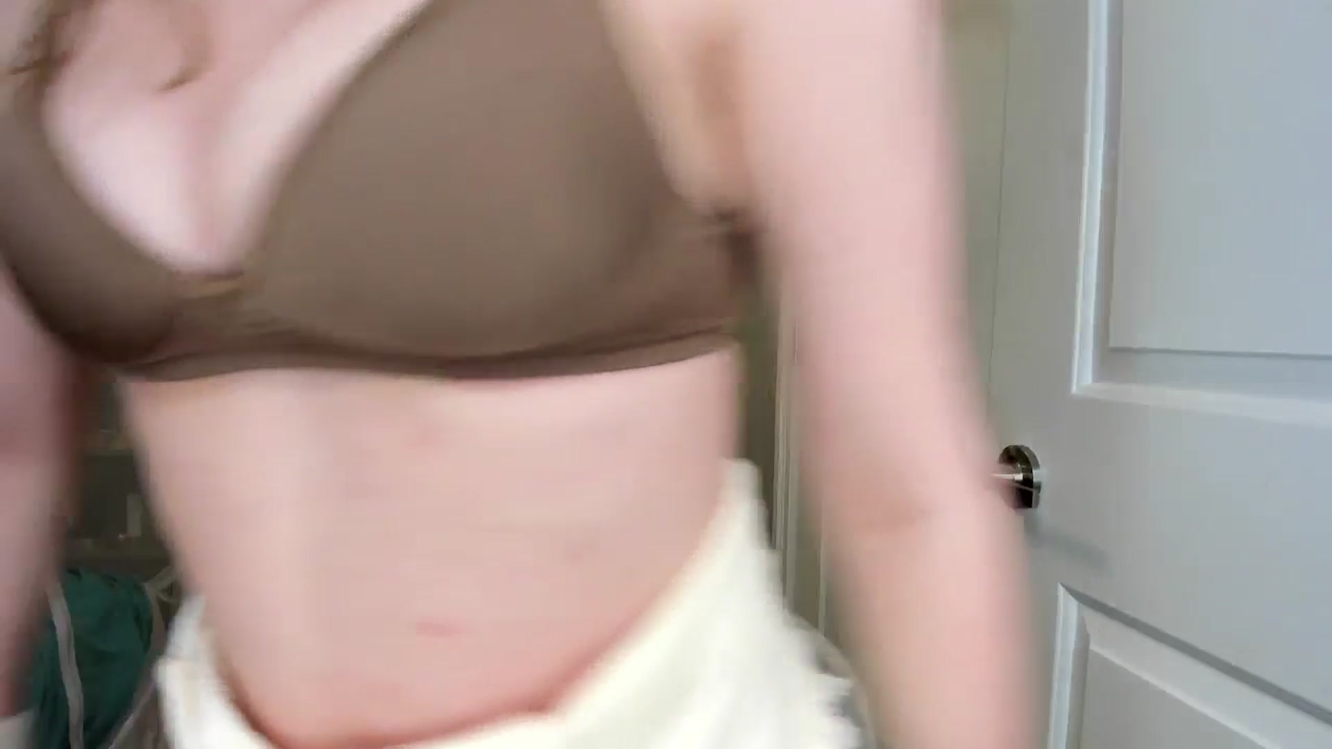Gallery image thumbnail from Laurel's myfreecams stream on, 05/17/2025, 06:10 image 5 of 20