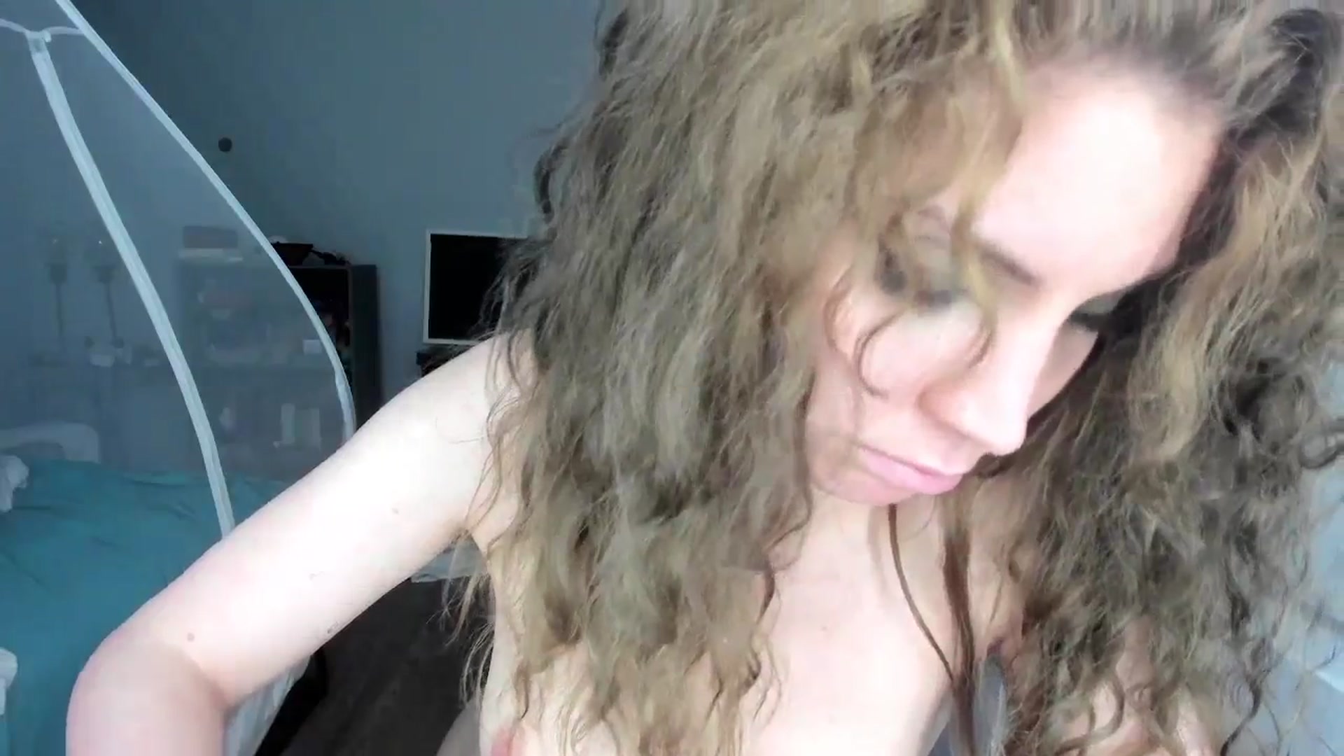 Gallery image thumbnail from Laurel's myfreecams stream on, 05/17/2025, 07:58 image 18 of 20