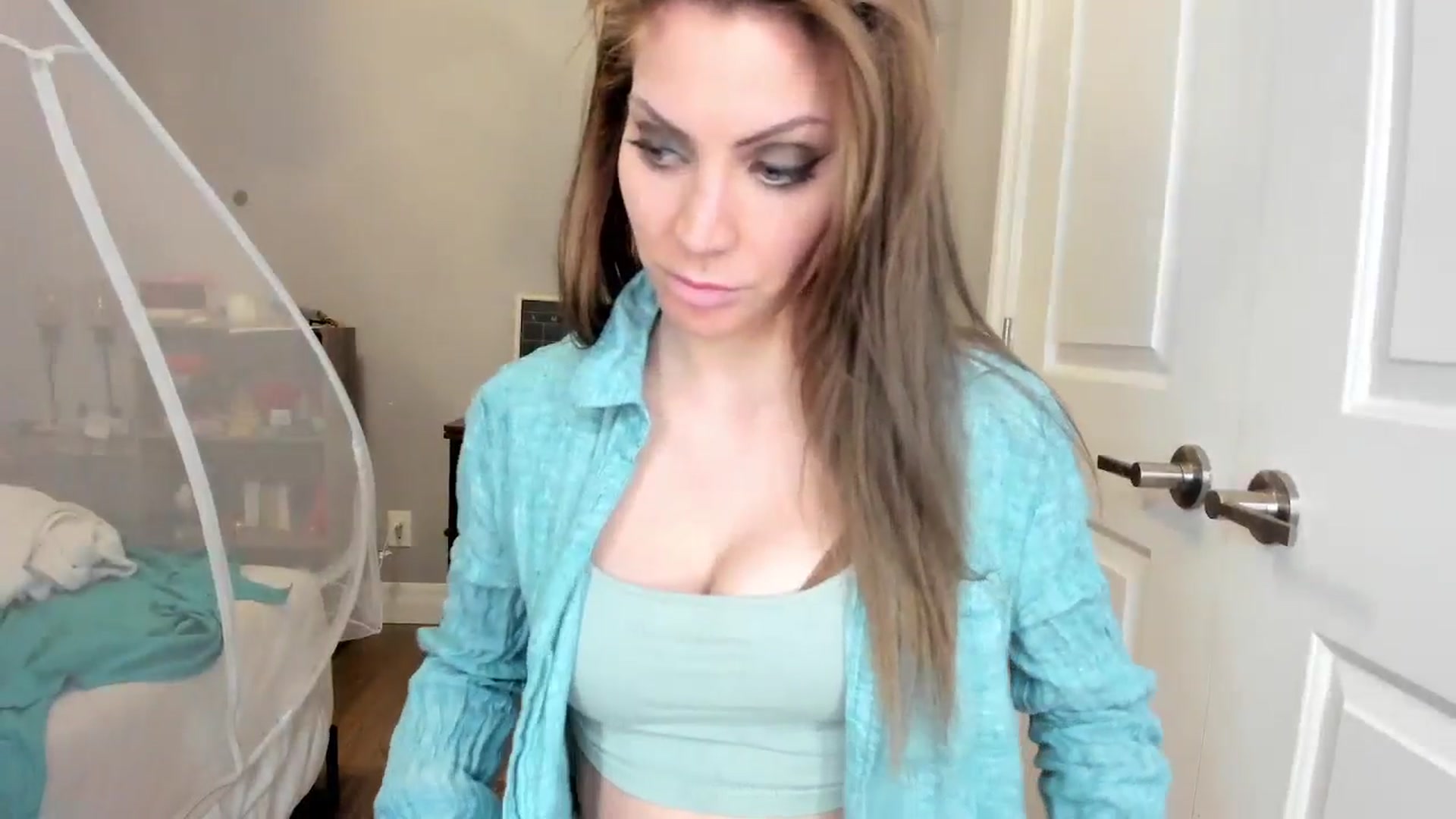 Gallery image thumbnail from Laurel's myfreecams stream on, 06/01/2025, 04:47 image 17 of 20