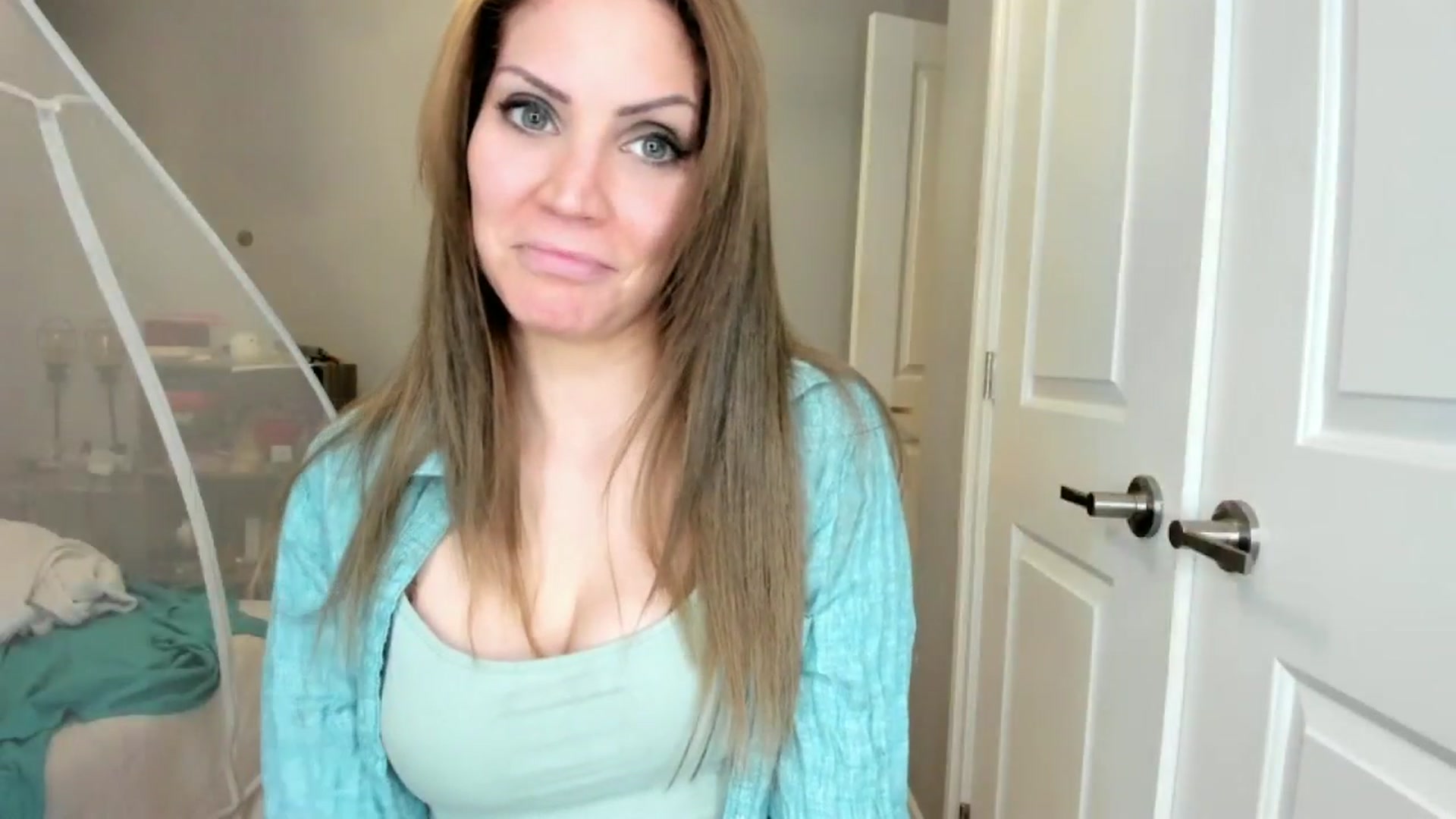 Gallery image thumbnail from Laurel's myfreecams stream on, 06/01/2025, 04:47 image 6 of 20