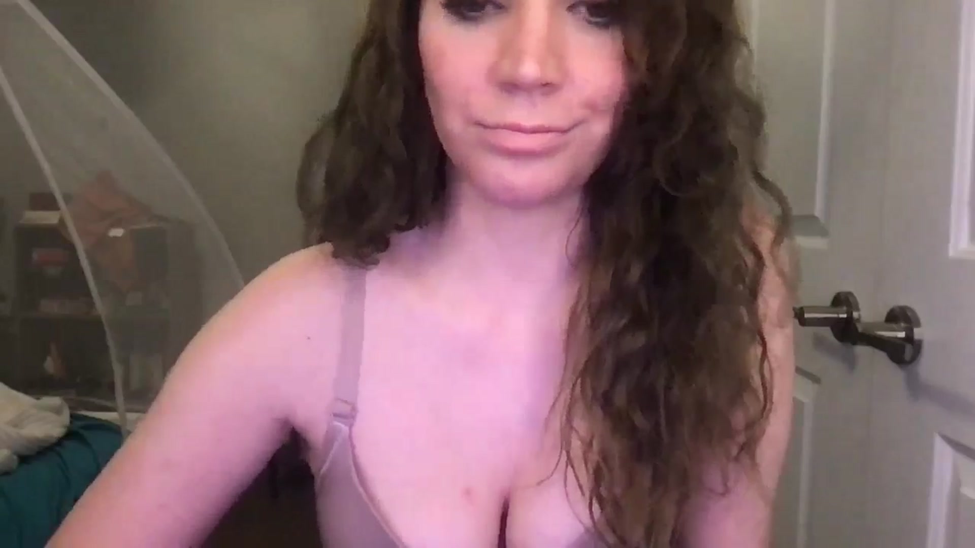 Gallery image thumbnail from Laurel's myfreecams stream on, 07/09/2025, 05:18 image 18 of 20