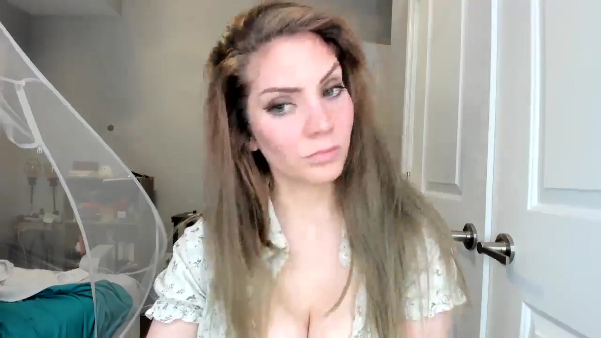 Gallery image thumbnail from Laurel's myfreecams stream on, 07/19/2025, 04:12 image 12 of 20