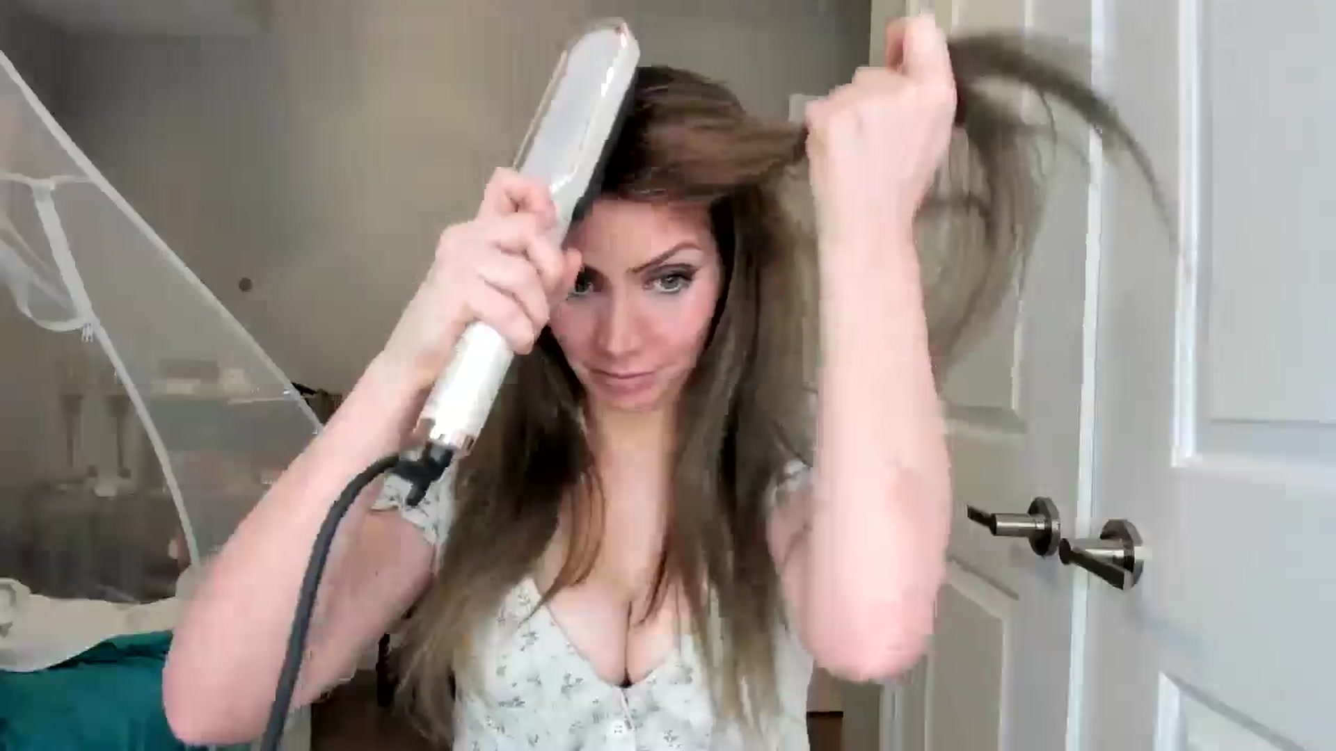 Gallery image thumbnail from Laurel's myfreecams stream on, 07/19/2025, 04:12 image 6 of 20