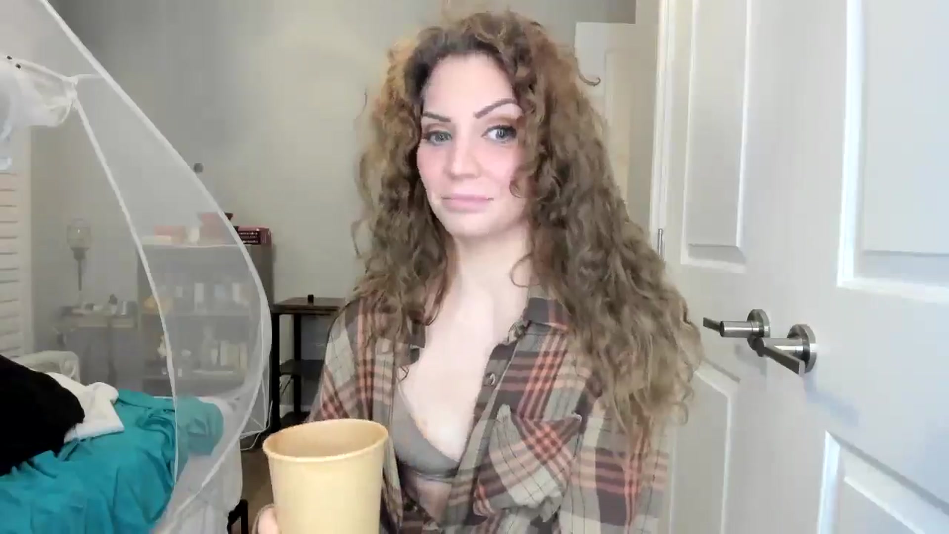 Gallery image thumbnail from Laurel's myfreecams stream on, 09/04/2025, 06:05 image 11 of 20