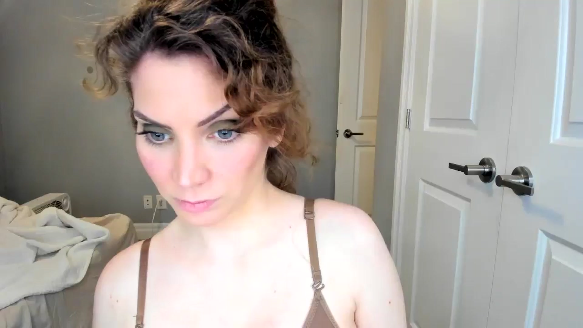 Gallery image thumbnail from Laurel's myfreecams stream on, 12/20/2025, 07:05 image 7 of 20