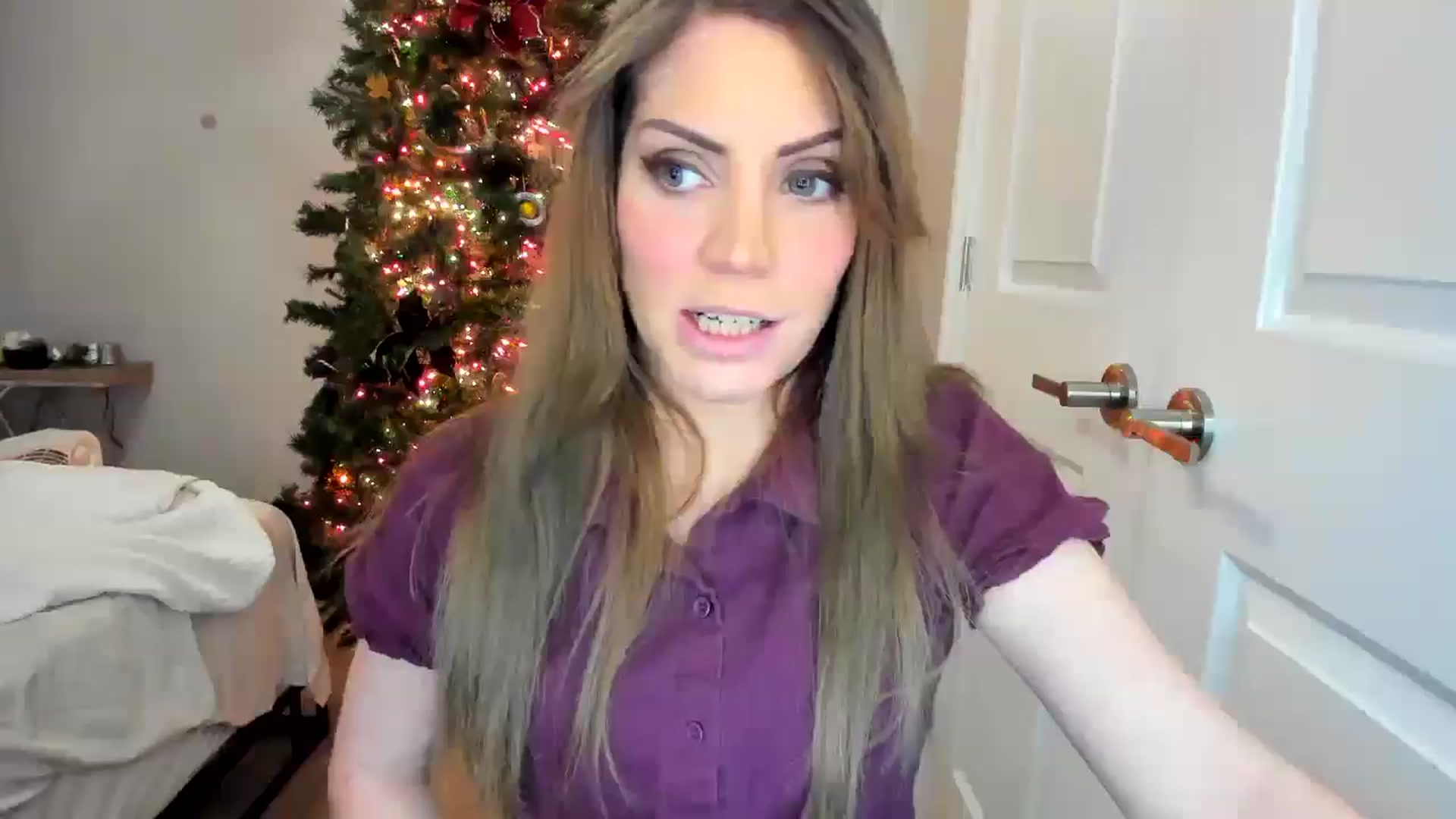 Gallery image thumbnail from Laurel's myfreecams stream on, 12/27/2025, 07:23 image 2 of 20