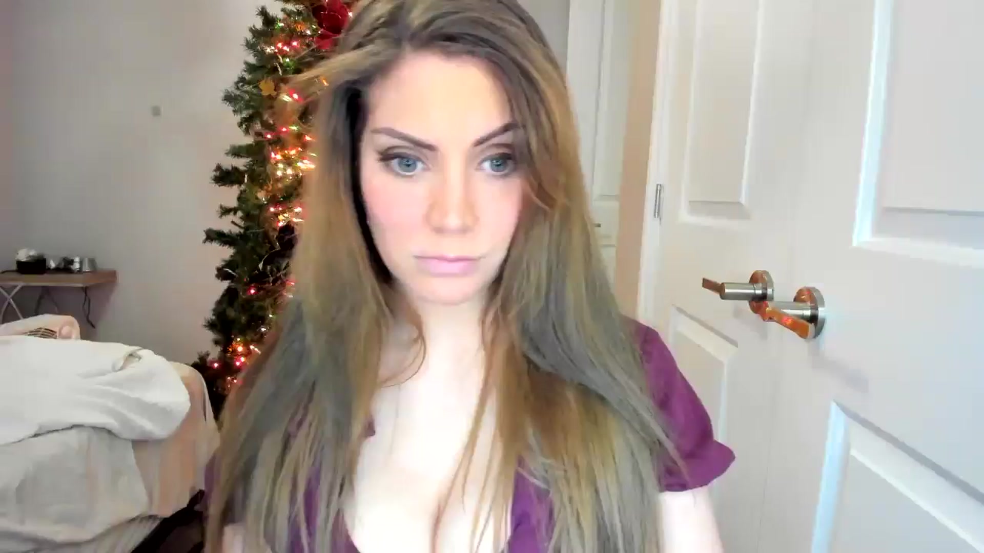 Gallery image thumbnail from Laurel's myfreecams stream on, 12/27/2025, 07:23 image 17 of 20