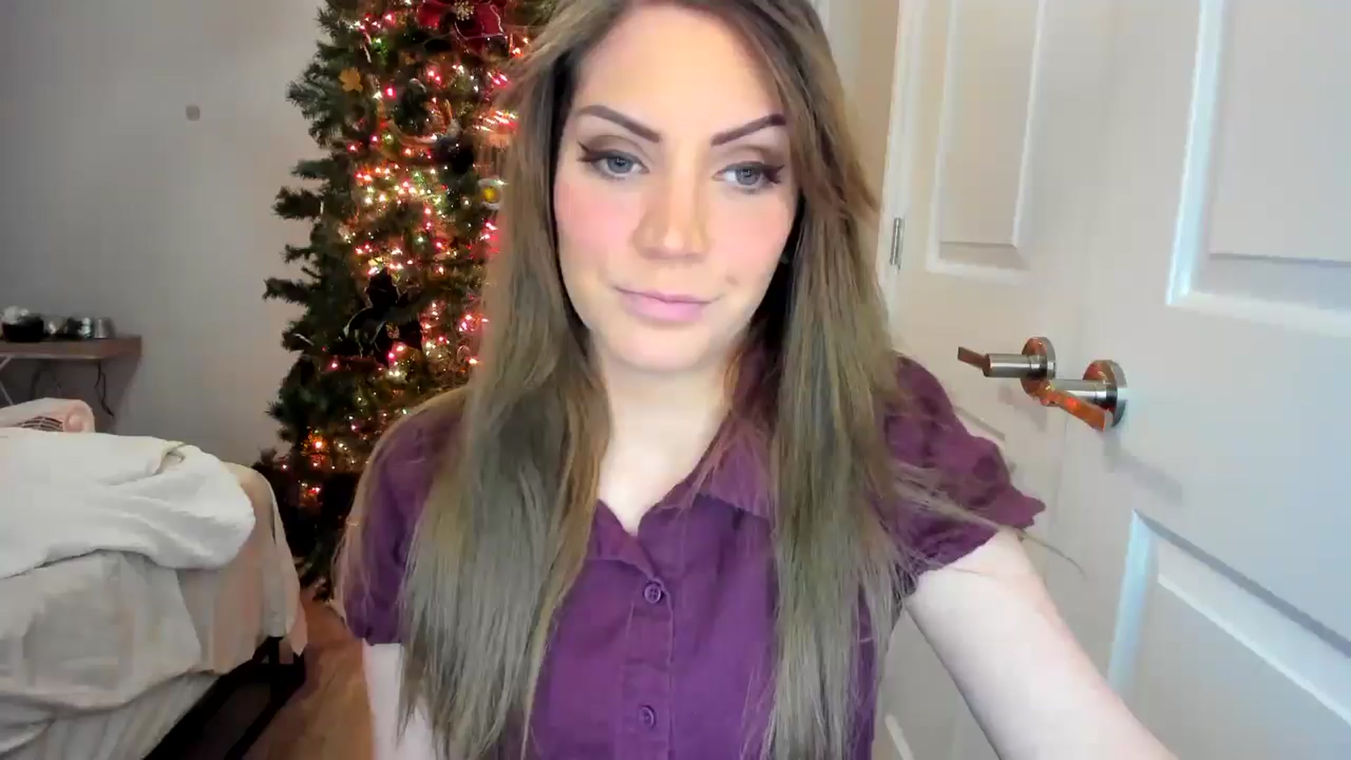 Gallery image thumbnail from Laurel's myfreecams stream on, 12/27/2025, 07:23 image 1 of 20