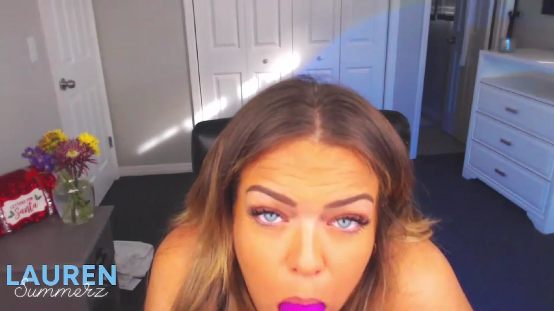 Gallery image thumbnail from LaurenSummerz's myfreecams stream on, 11/15/2022, 14:11 image 10 of 20