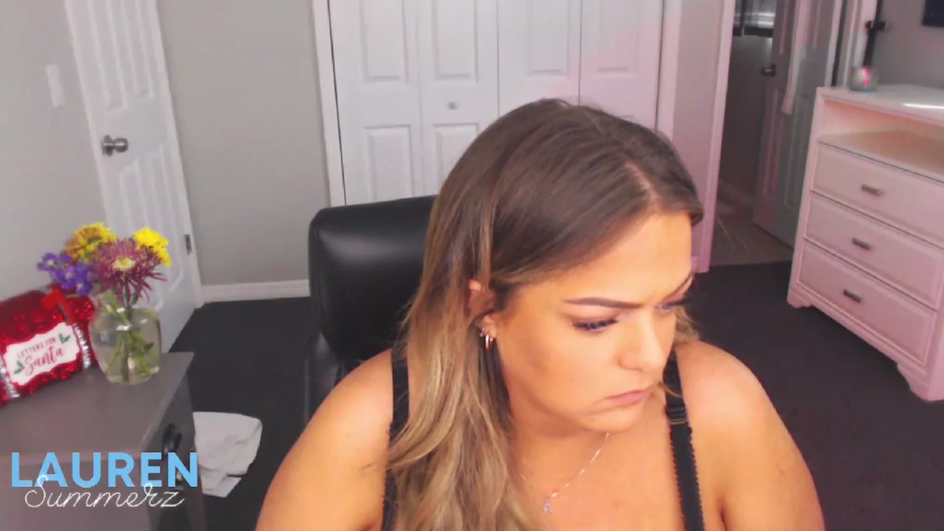 Gallery image thumbnail from LaurenSummerz's myfreecams stream on, 11/15/2022, 14:11 image 20 of 20