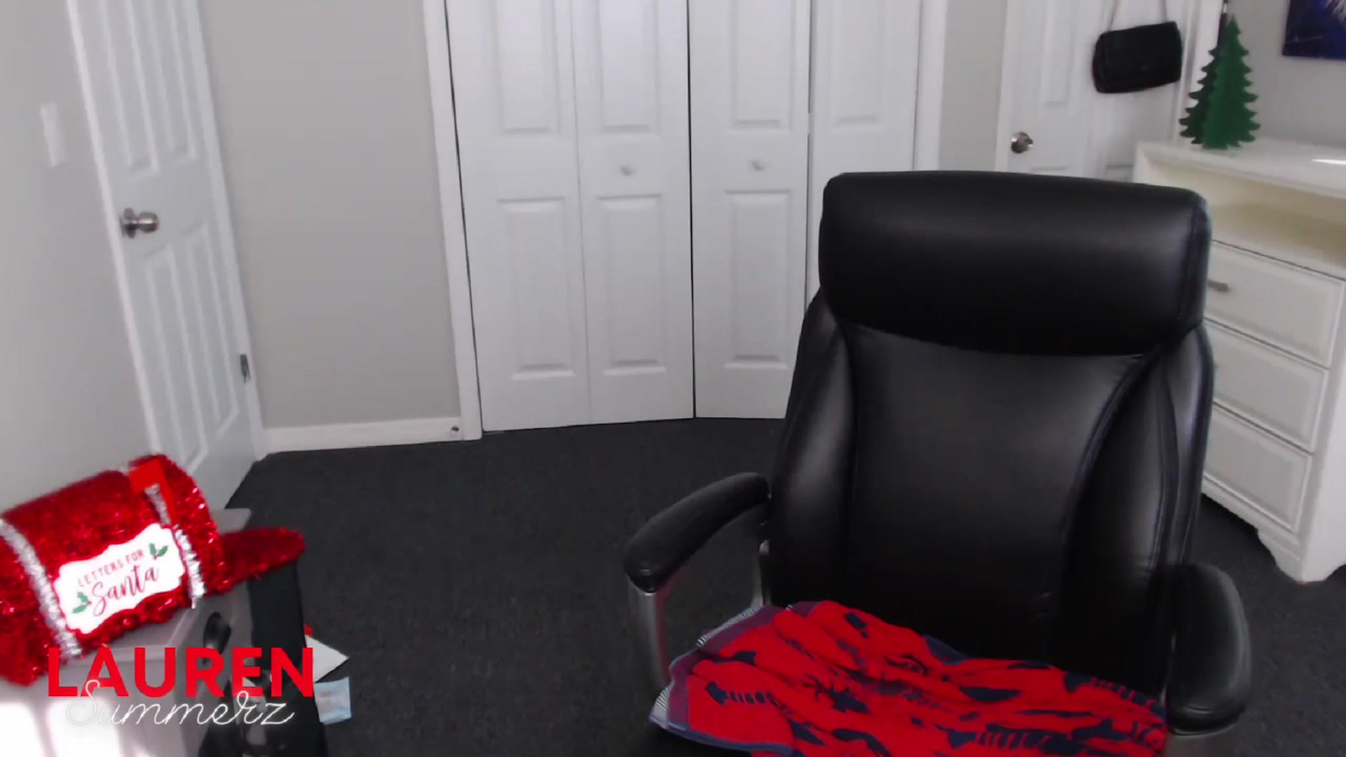 Gallery image thumbnail from LaurenSummerz's myfreecams stream on, 11/29/2022, 15:59 image 8 of 20