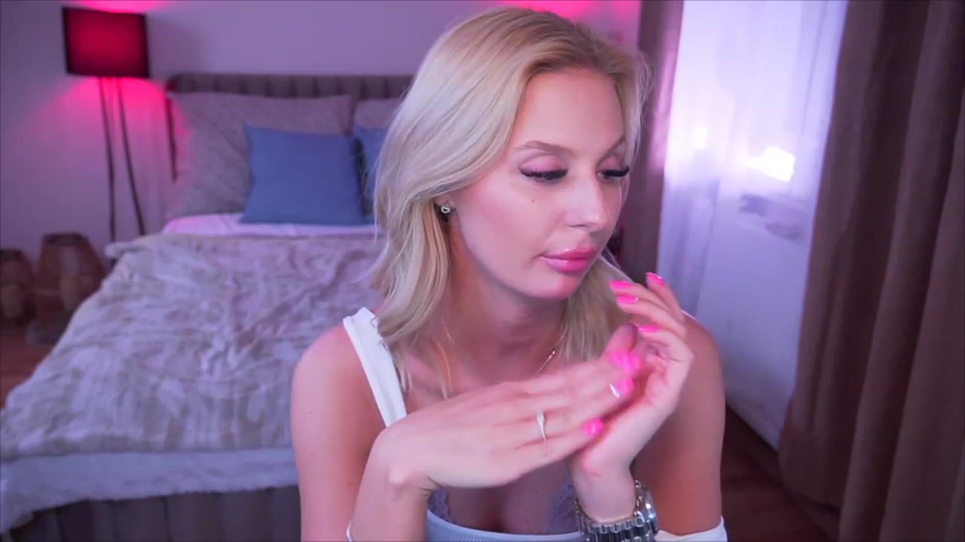 Gallery image thumbnail from Laurenbriite's myfreecams stream on, 05/18/2023, 15:36 image 11 of 20