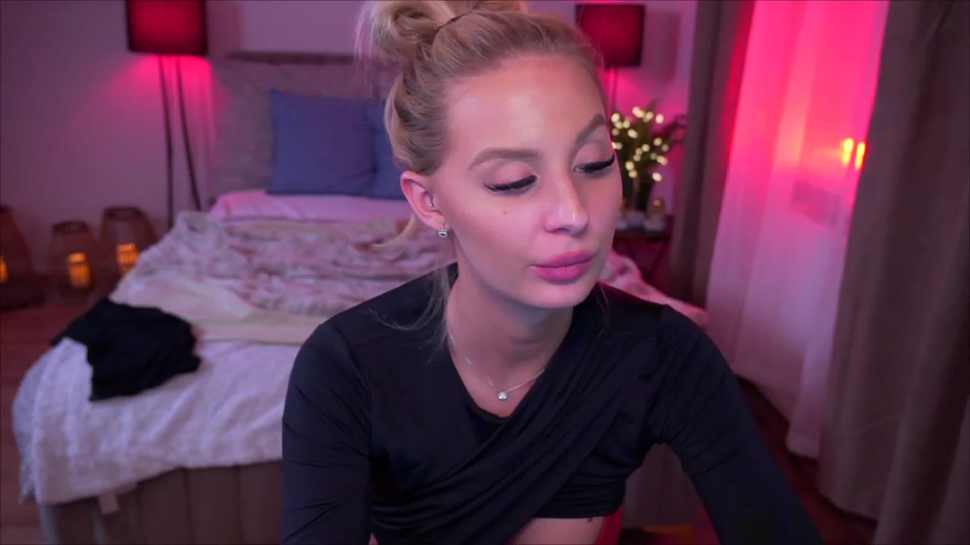 Gallery image thumbnail from Laurenbriite's myfreecams stream on, 05/21/2023, 21:06 image 16 of 20
