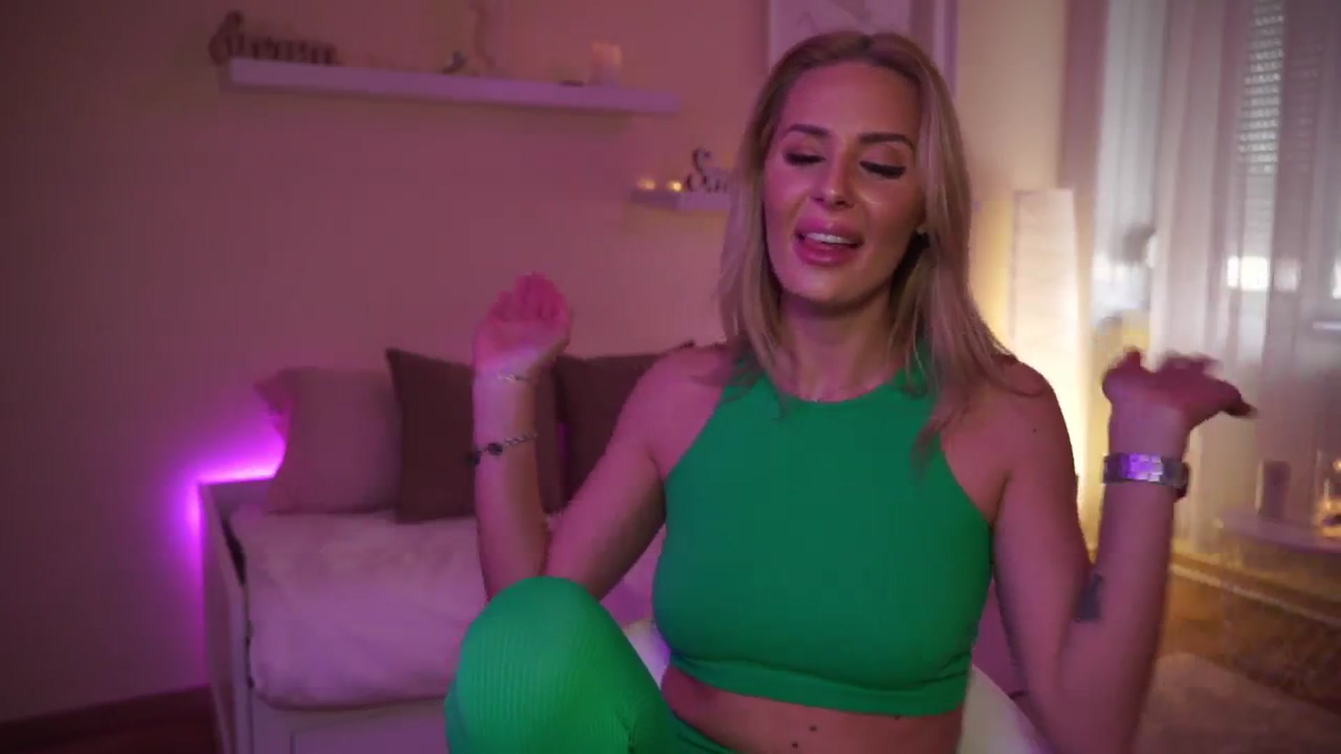Gallery image thumbnail from Laurenbriite's myfreecams stream on, 02/18/2024, 14:23 image 12 of 20