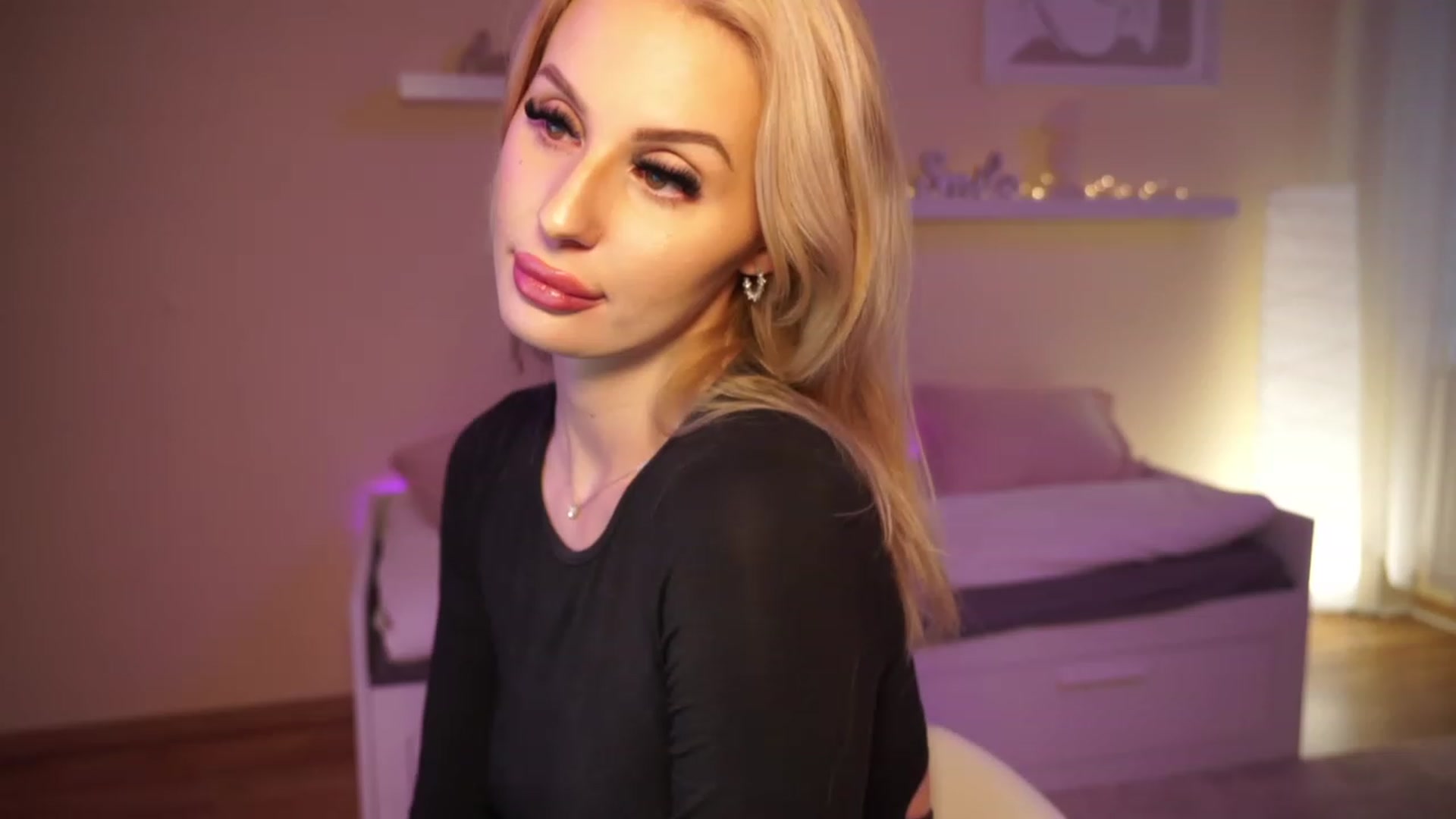 Gallery image thumbnail from Laurenbriite's myfreecams stream on, 03/13/2024, 11:29 image 15 of 20