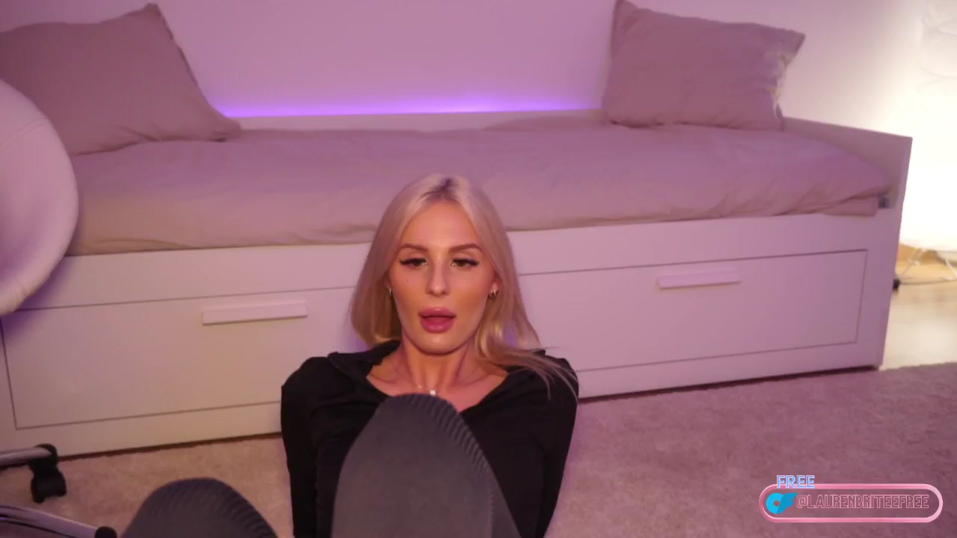Gallery image thumbnail from Laurenbriite's myfreecams stream on, 04/25/2024, 11:12 image 13 of 20