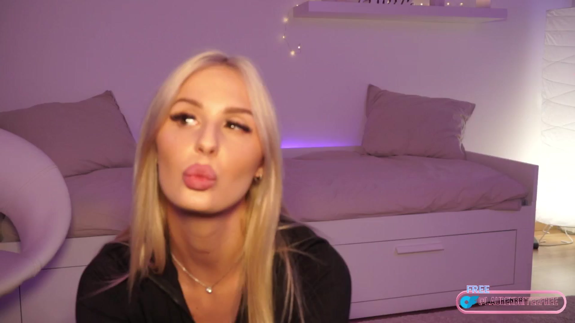 Gallery image thumbnail from Laurenbriite's myfreecams stream on, 04/25/2024, 11:12 image 10 of 20