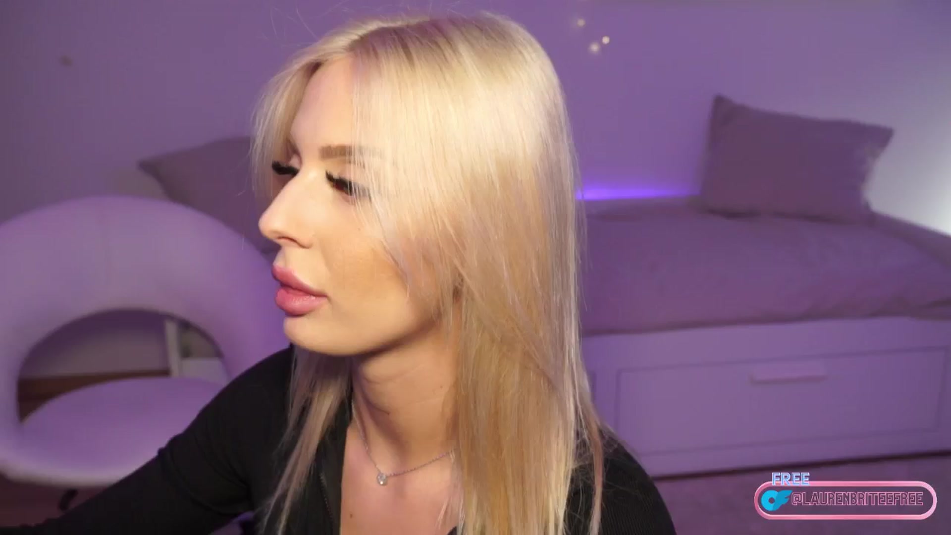 Gallery image thumbnail from Laurenbriite's myfreecams stream on, 04/25/2024, 11:12 image 1 of 20