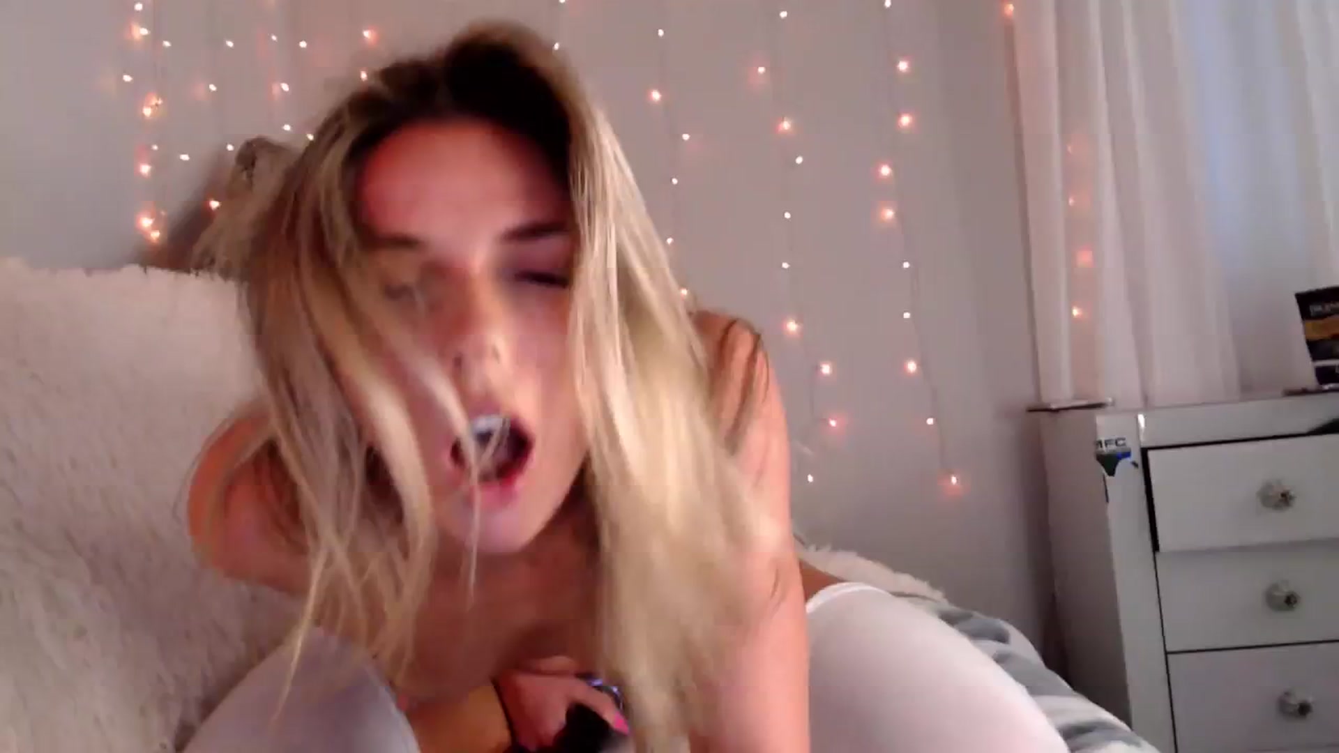 Gallery image thumbnail from Laurenmaytay's myfreecams stream on, 03/12/2026, 17:59 image 4 of 20