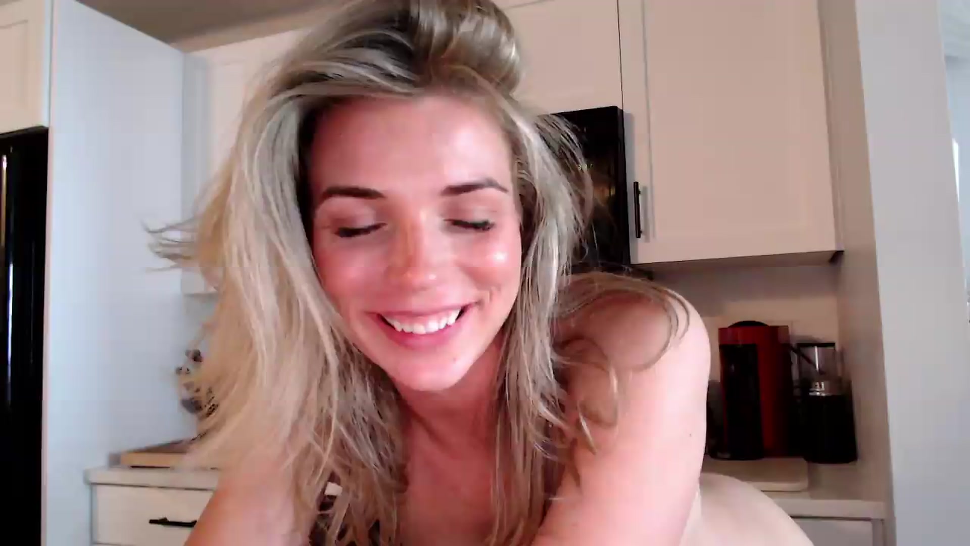 Gallery image thumbnail from Laurenmaytay's myfreecams stream on, 06/09/2026, 21:38 image 13 of 20