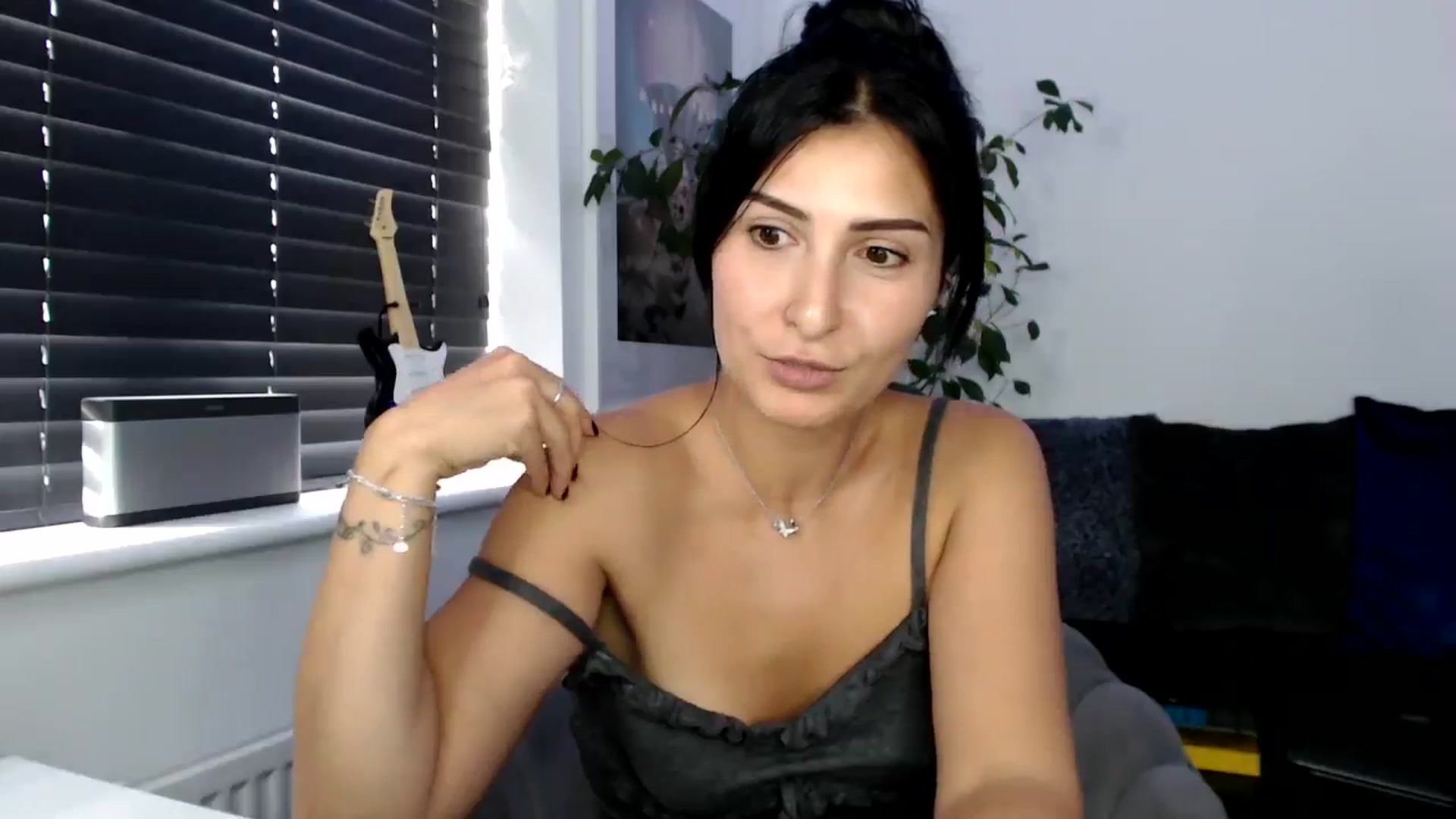 Gallery image thumbnail from LavIson's myfreecams stream on, 10/07/2024, 10:38 image 17 of 20