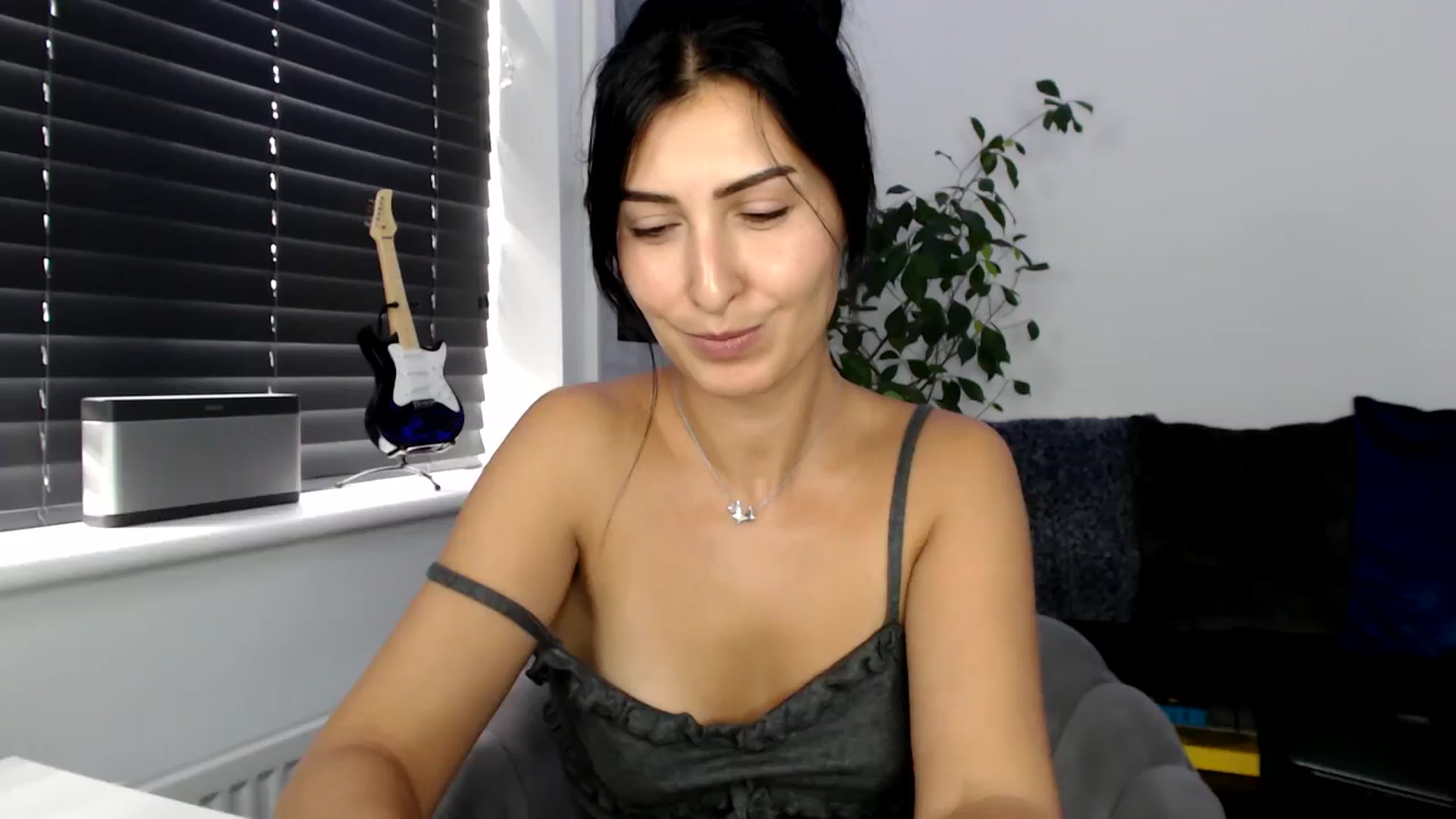 Gallery image thumbnail from LavIson's myfreecams stream on, 10/07/2024, 10:38 image 9 of 20