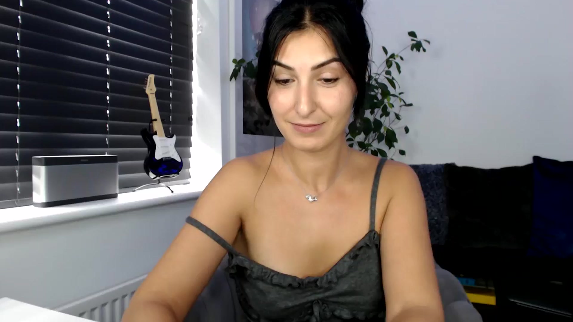 Gallery image thumbnail from LavIson's myfreecams stream on, 10/07/2024, 10:38 image 16 of 20