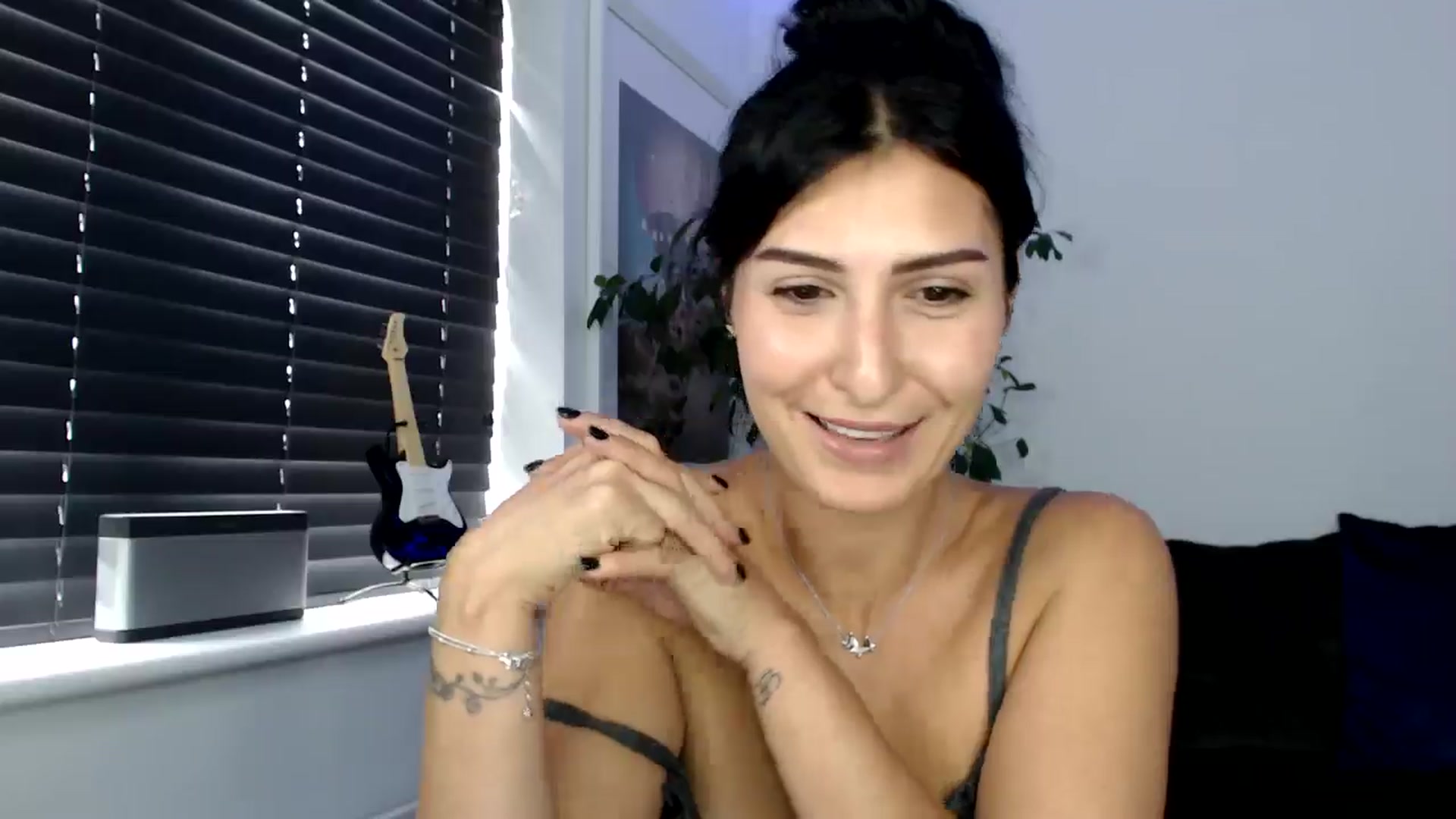 Gallery image thumbnail from LavIson's myfreecams stream on, 10/07/2024, 11:02 image 8 of 20