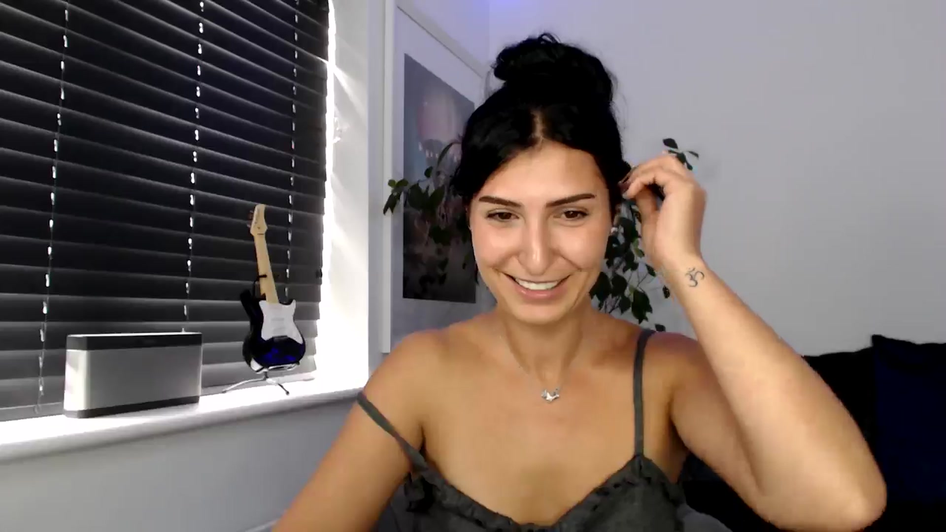 Gallery image thumbnail from LavIson's myfreecams stream on, 10/07/2024, 11:02 image 4 of 20
