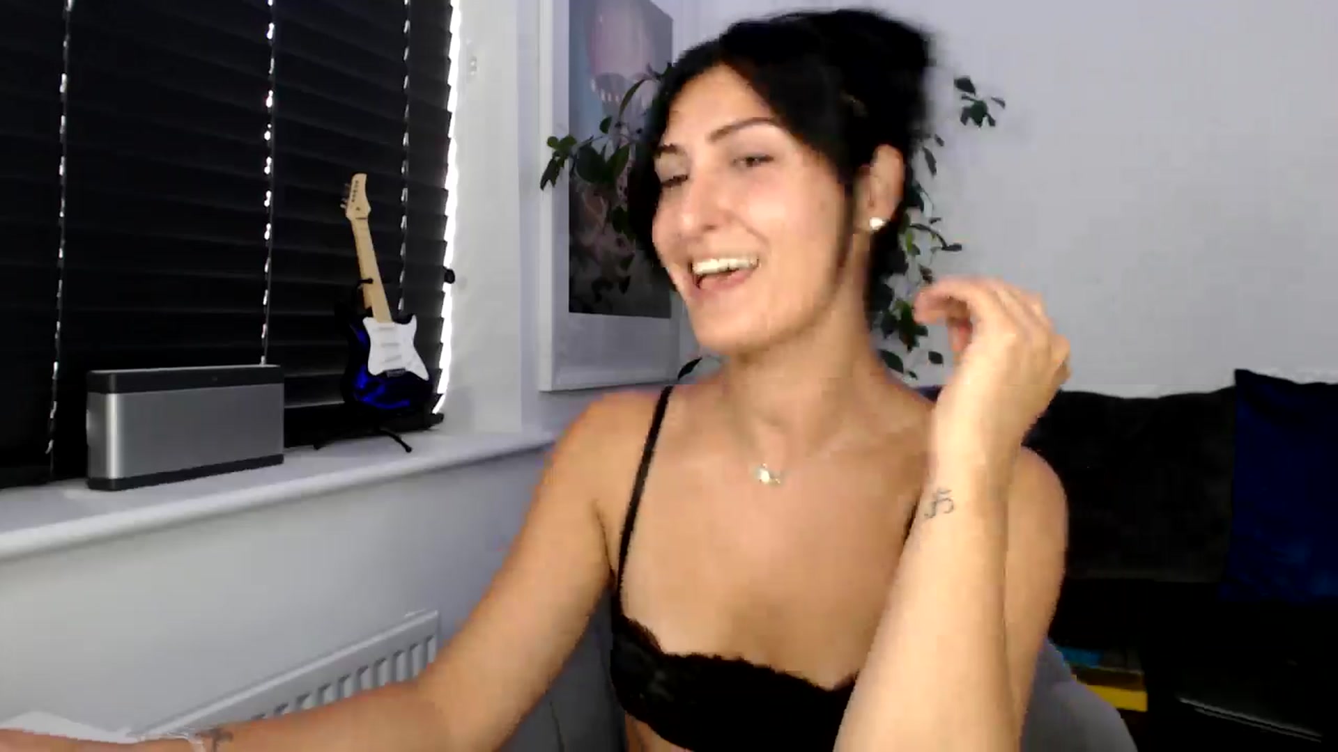 Gallery image thumbnail from LavIson's myfreecams stream on, 10/07/2024, 12:04 image 12 of 20