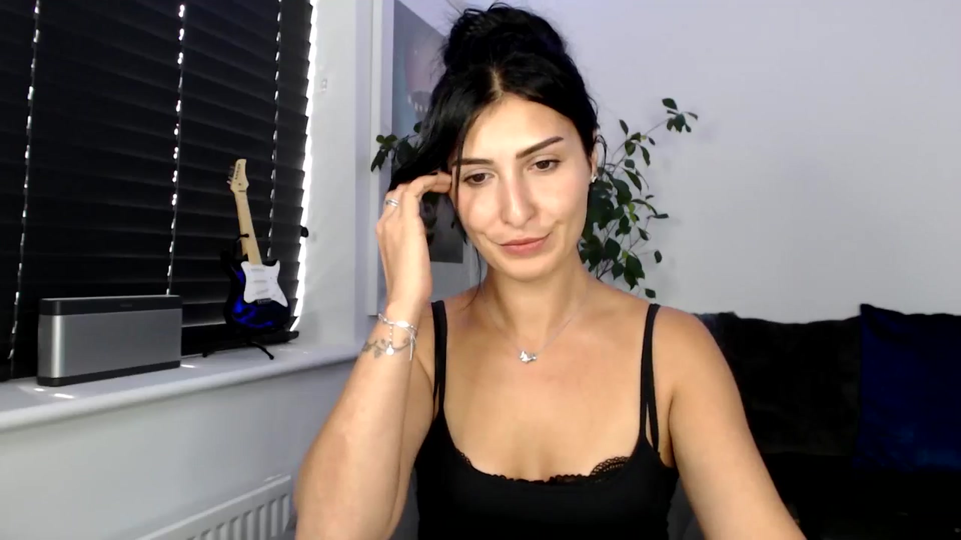 Gallery image thumbnail from LavIson's myfreecams stream on, 10/07/2024, 12:41 image 18 of 20