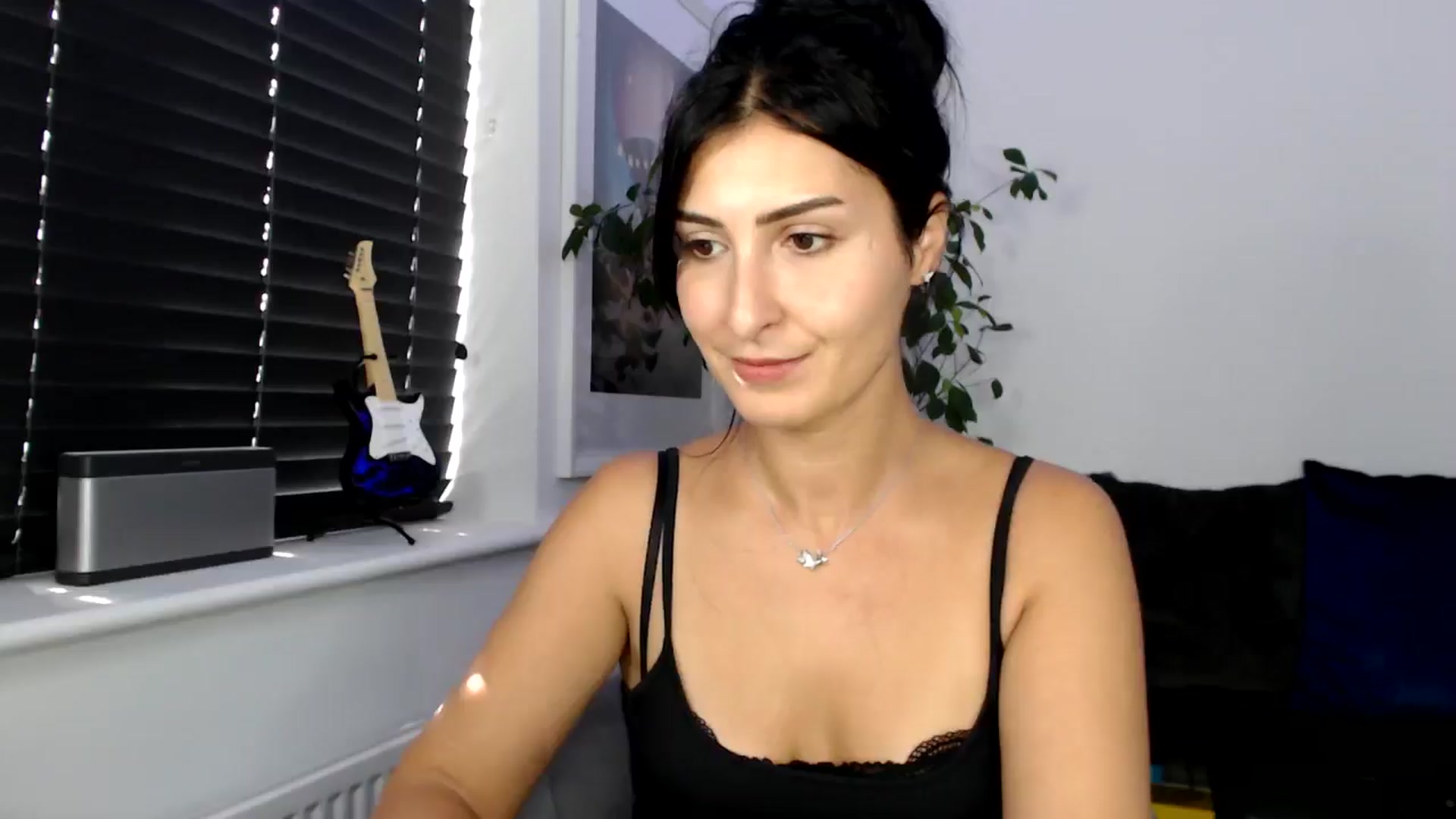Gallery image thumbnail from LavIson's myfreecams stream on, 10/07/2024, 12:41 image 19 of 20