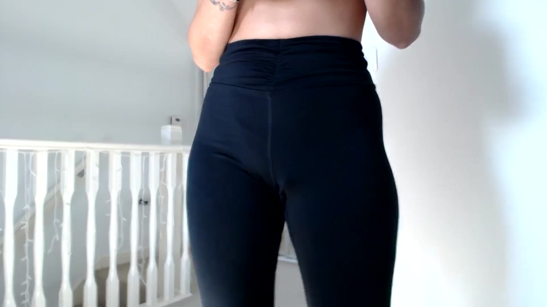 Gallery image thumbnail from LavIson's myfreecams stream on, 10/10/2024, 12:30 image 13 of 20