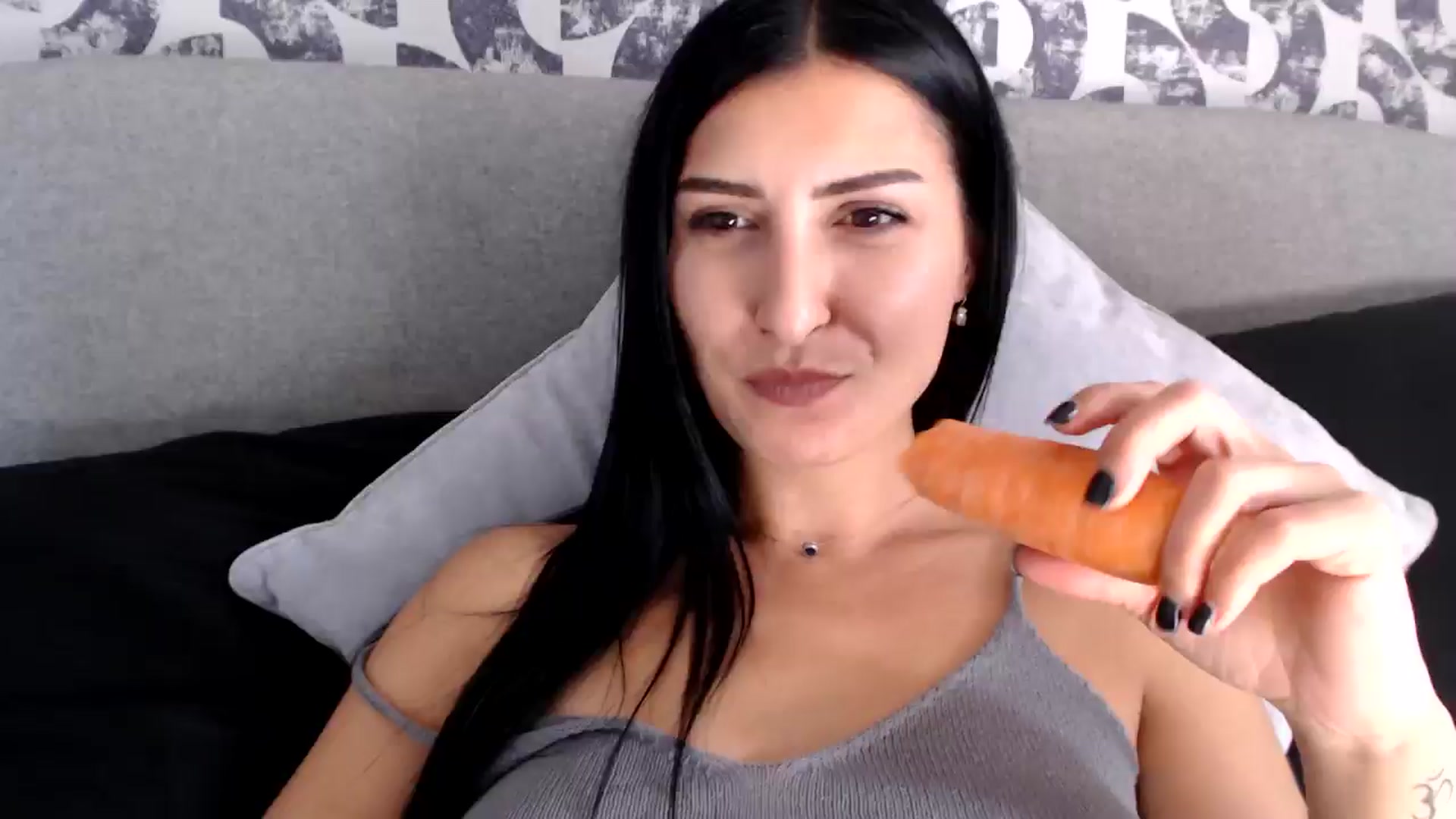 Gallery image thumbnail from LavIson's myfreecams stream on, 10/10/2024, 14:00 image 8 of 20