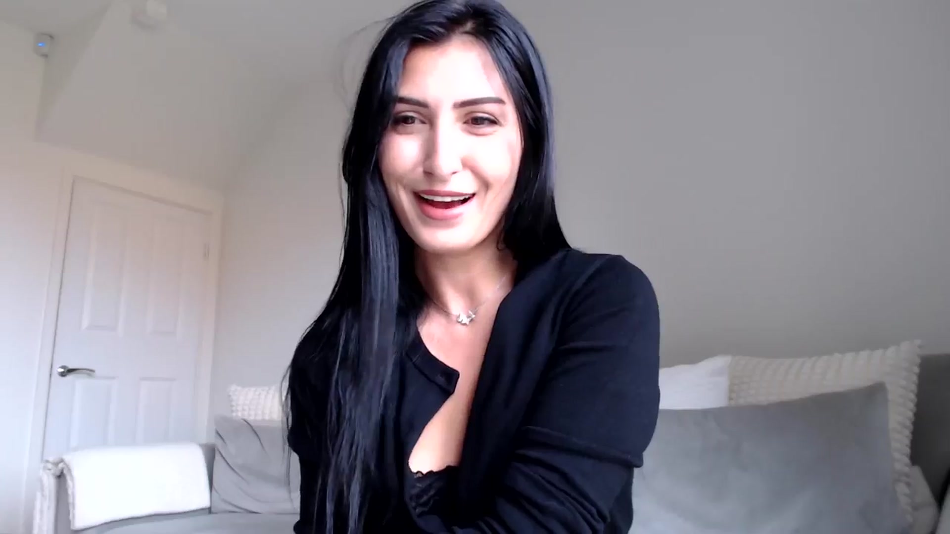 Gallery image thumbnail from LavIson's myfreecams stream on, 10/14/2024, 12:18 image 6 of 20