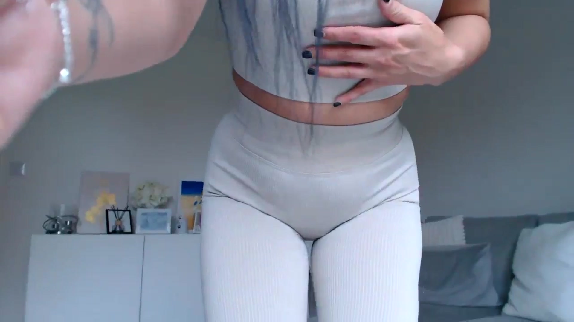 Gallery image thumbnail from LavIson's myfreecams stream on, 10/14/2024, 13:13 image 15 of 20